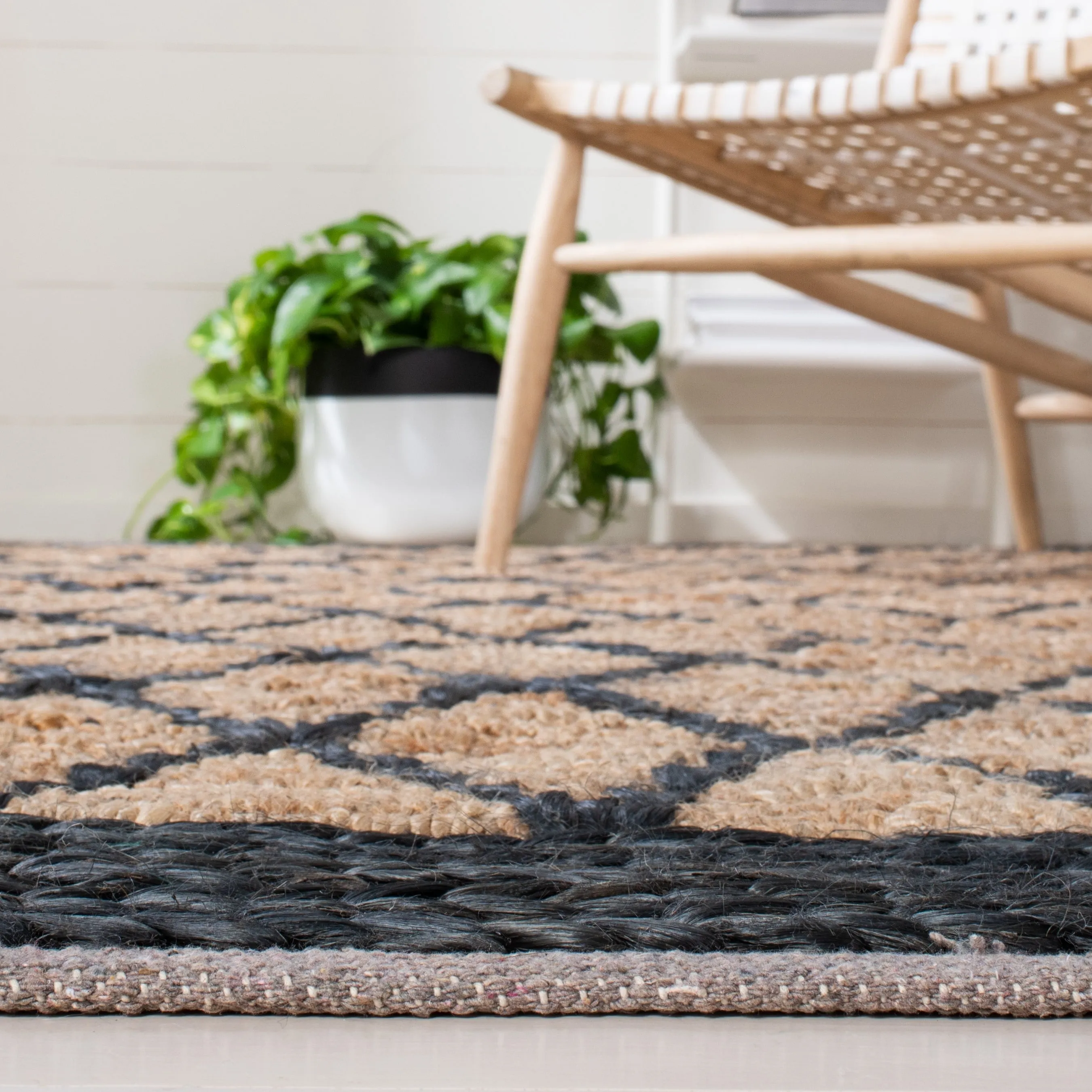SAFAVIEH Handmade Natural Fiber Foolke Casual Jute Trellis Rug