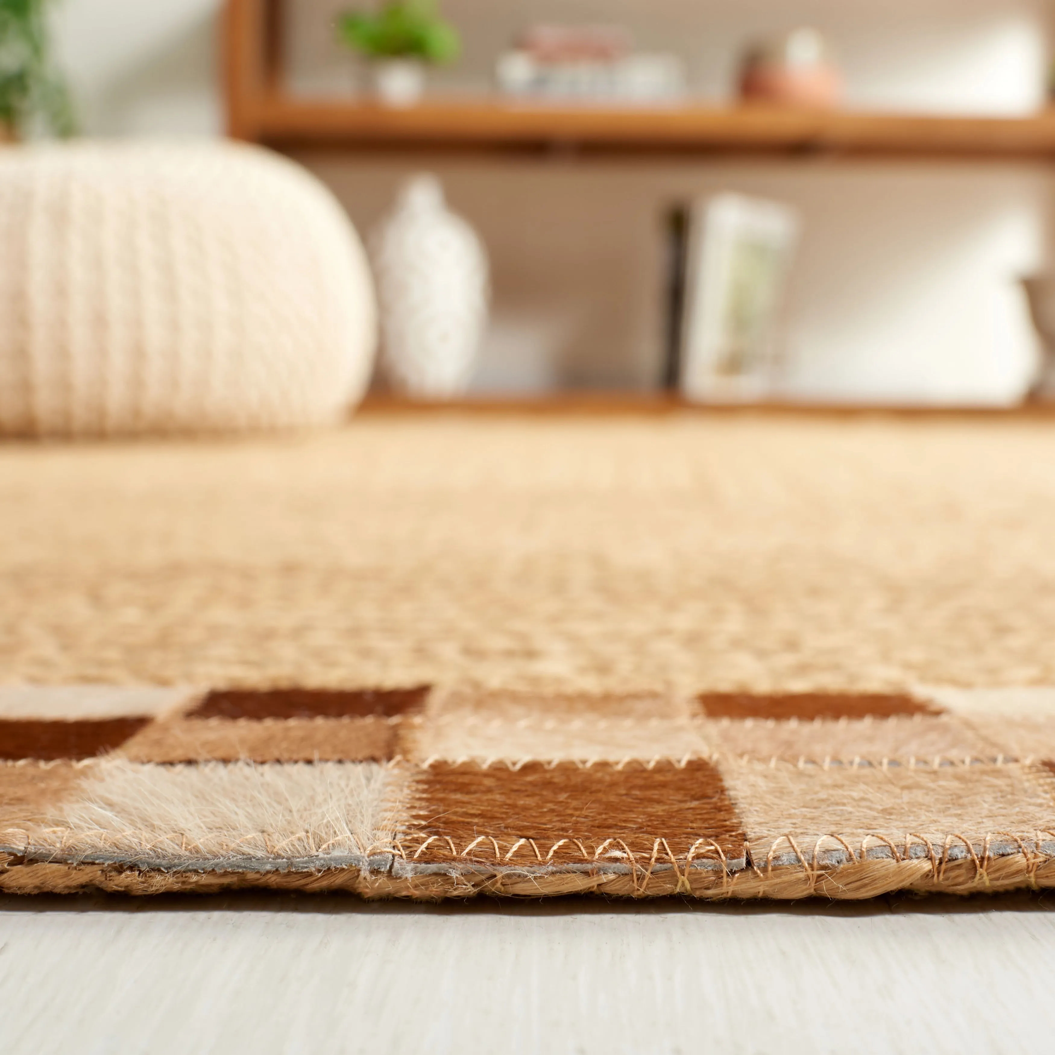 SAFAVIEH Handmade Natural Fiber Maleah Farmhouse Cowhide Leather Rug