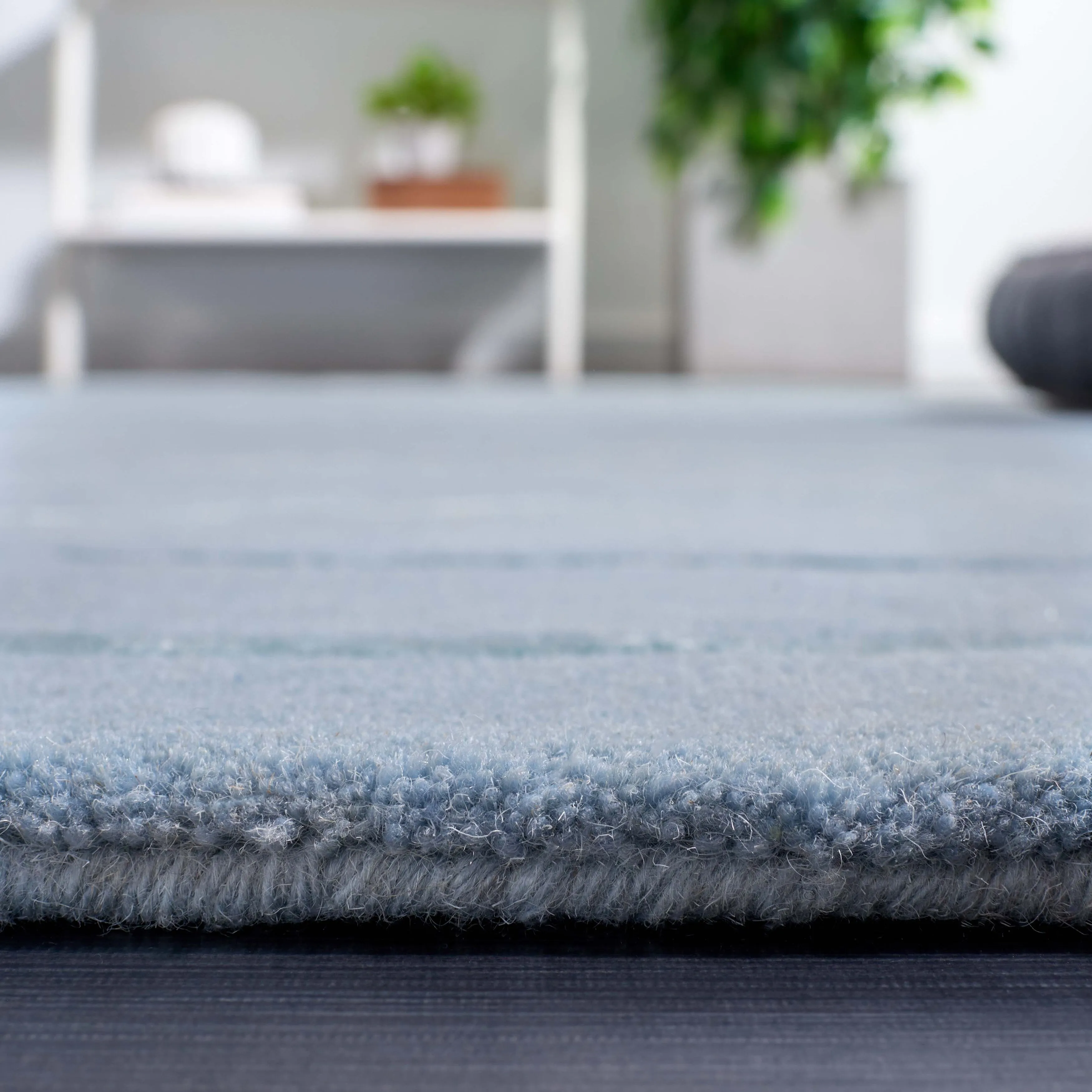 SAFAVIEH Handmade Novelty Iciar Wool Rug