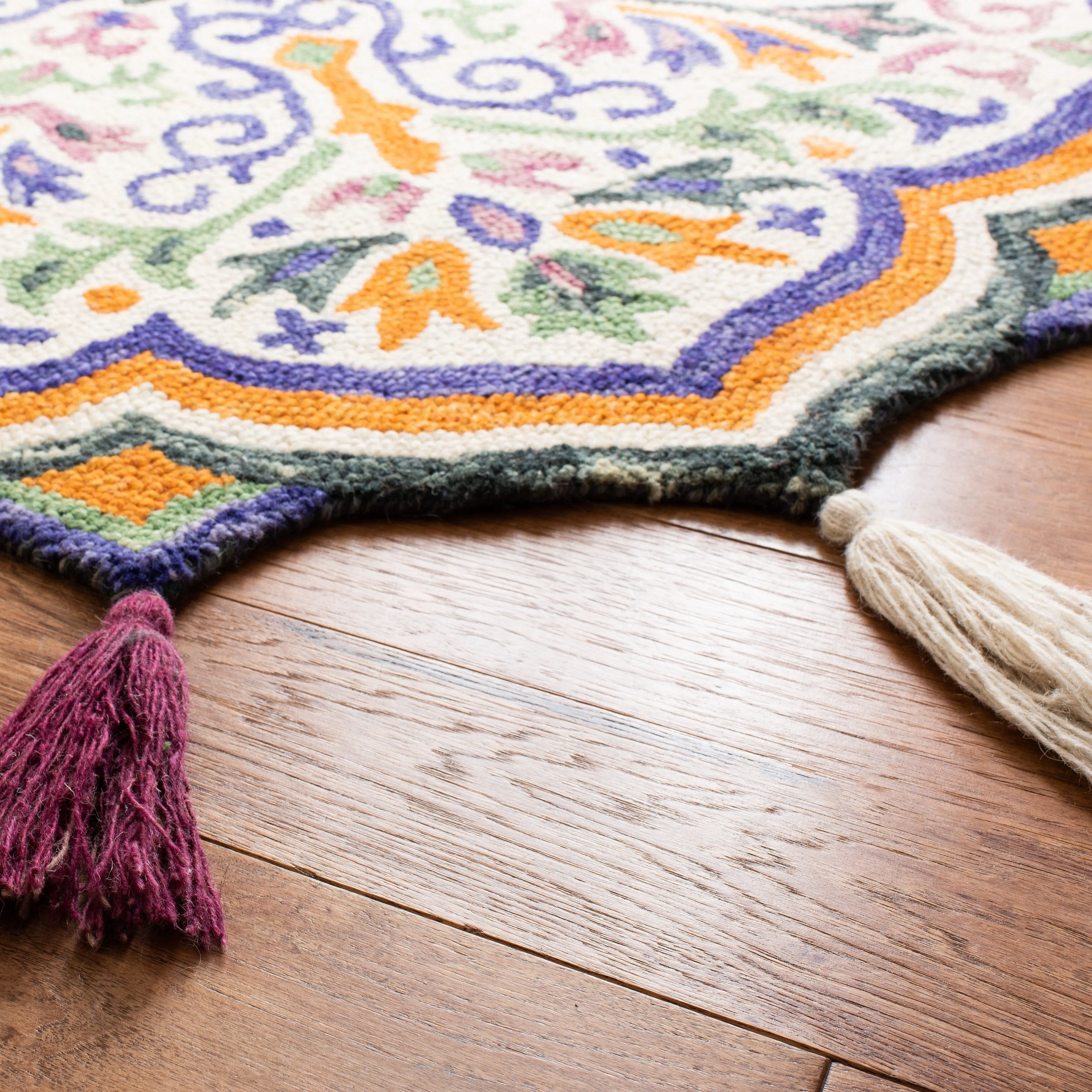 SAFAVIEH Handmade Novelty Lupe Bohemian Floral Wool Rug