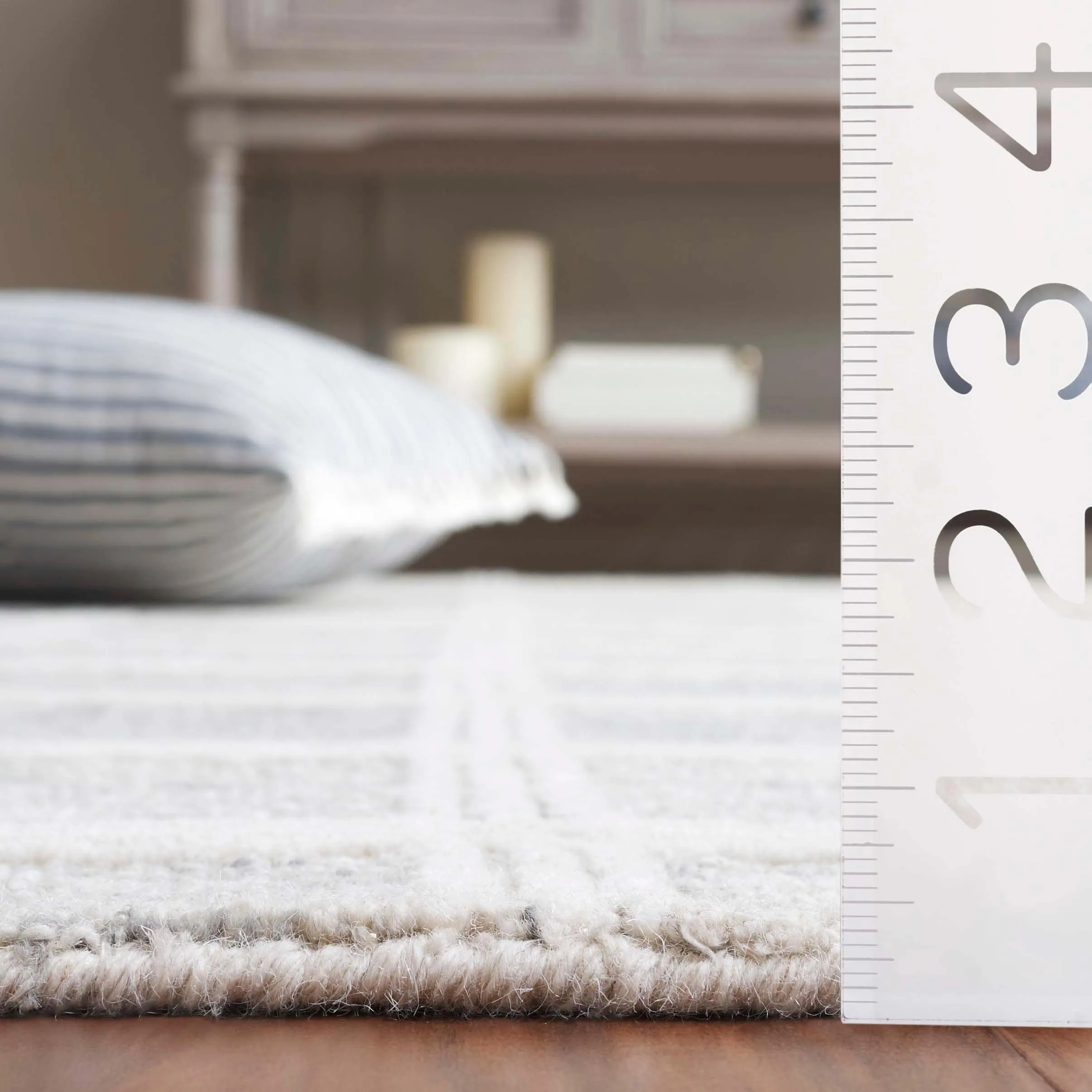 SAFAVIEH Handmade Pine Sandorne Modern & Contemporary Wool Rug