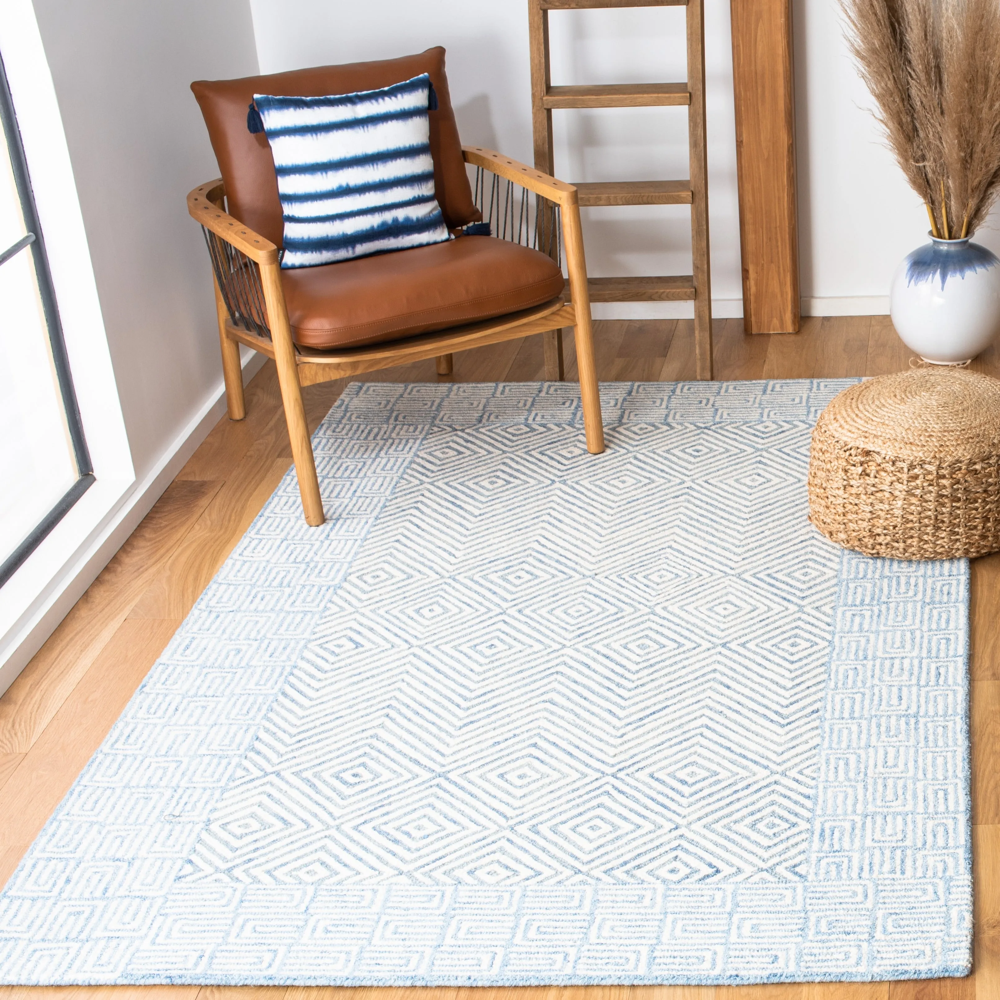 SAFAVIEH Handmade Roslyn Simka Wool Rug