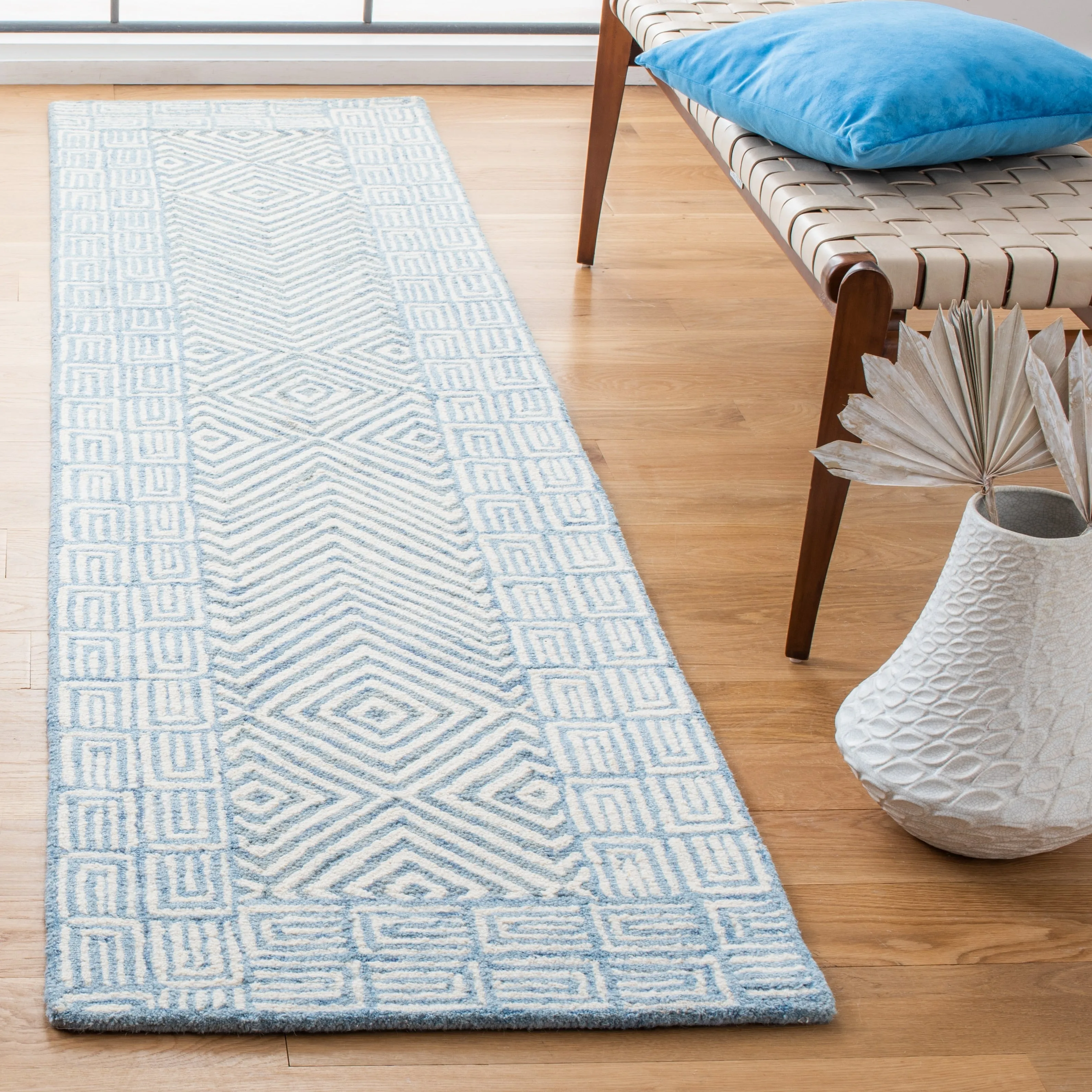 SAFAVIEH Handmade Roslyn Simka Wool Rug