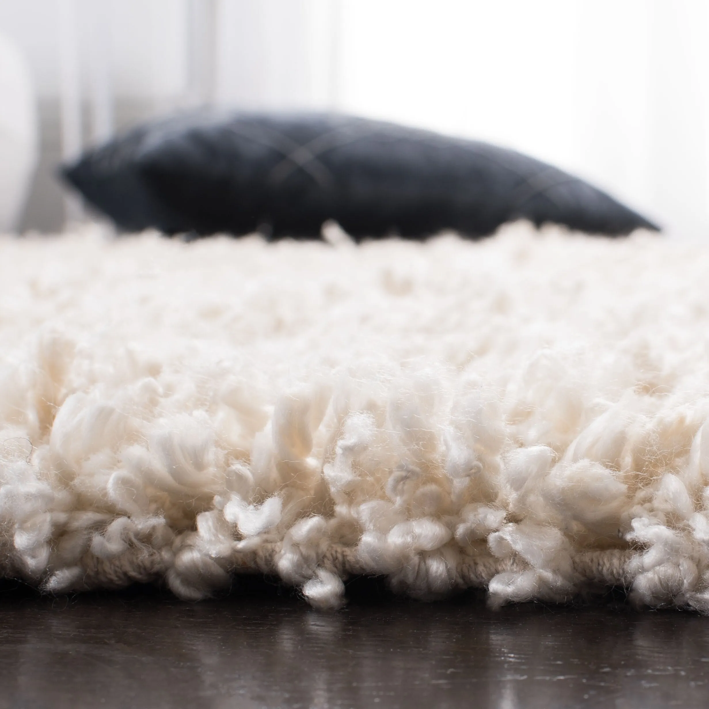 SAFAVIEH Handmade Sheep Shag Malti Solid Area Rug