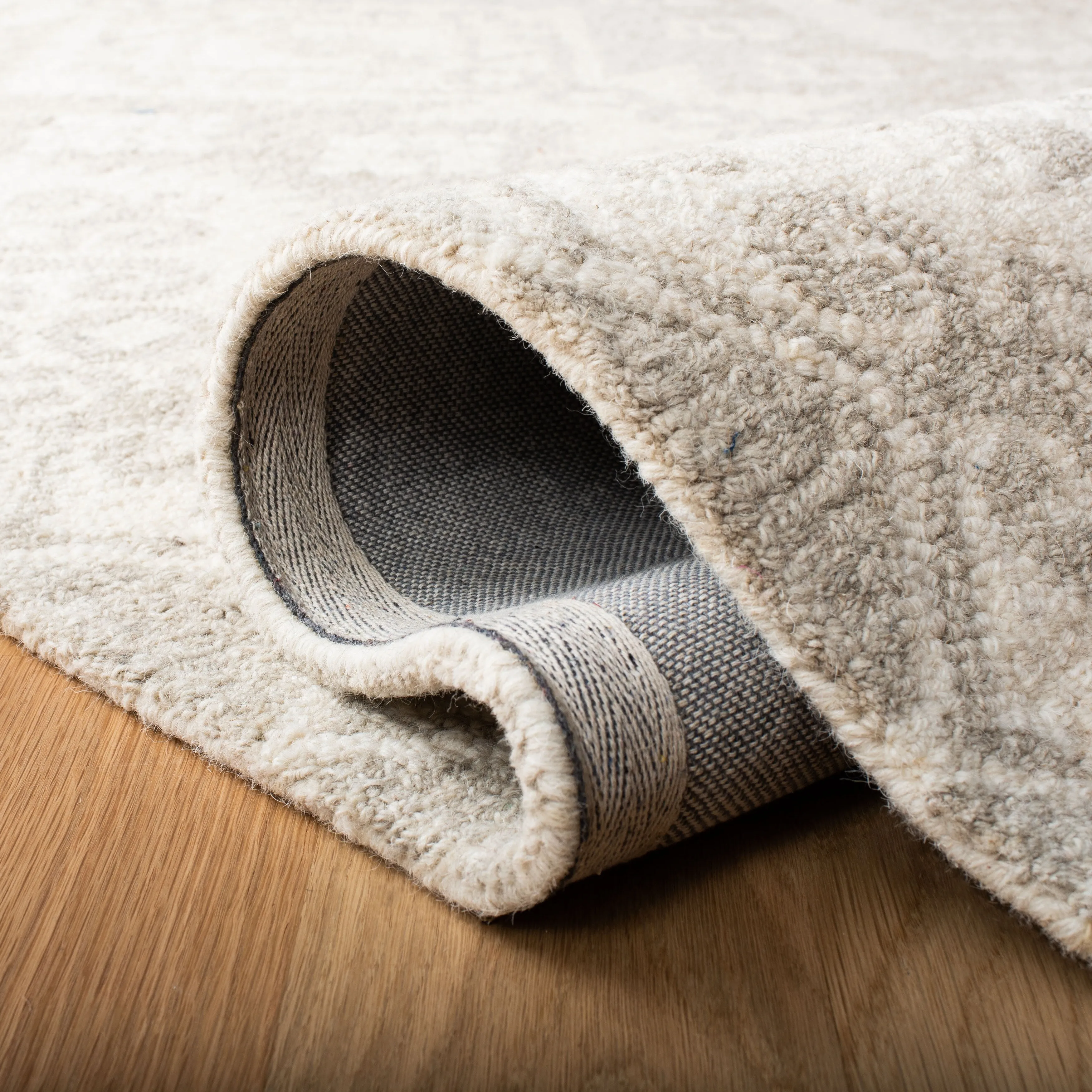 SAFAVIEH Handmade Snowflake Micro-loop Modern Wool Area Rug