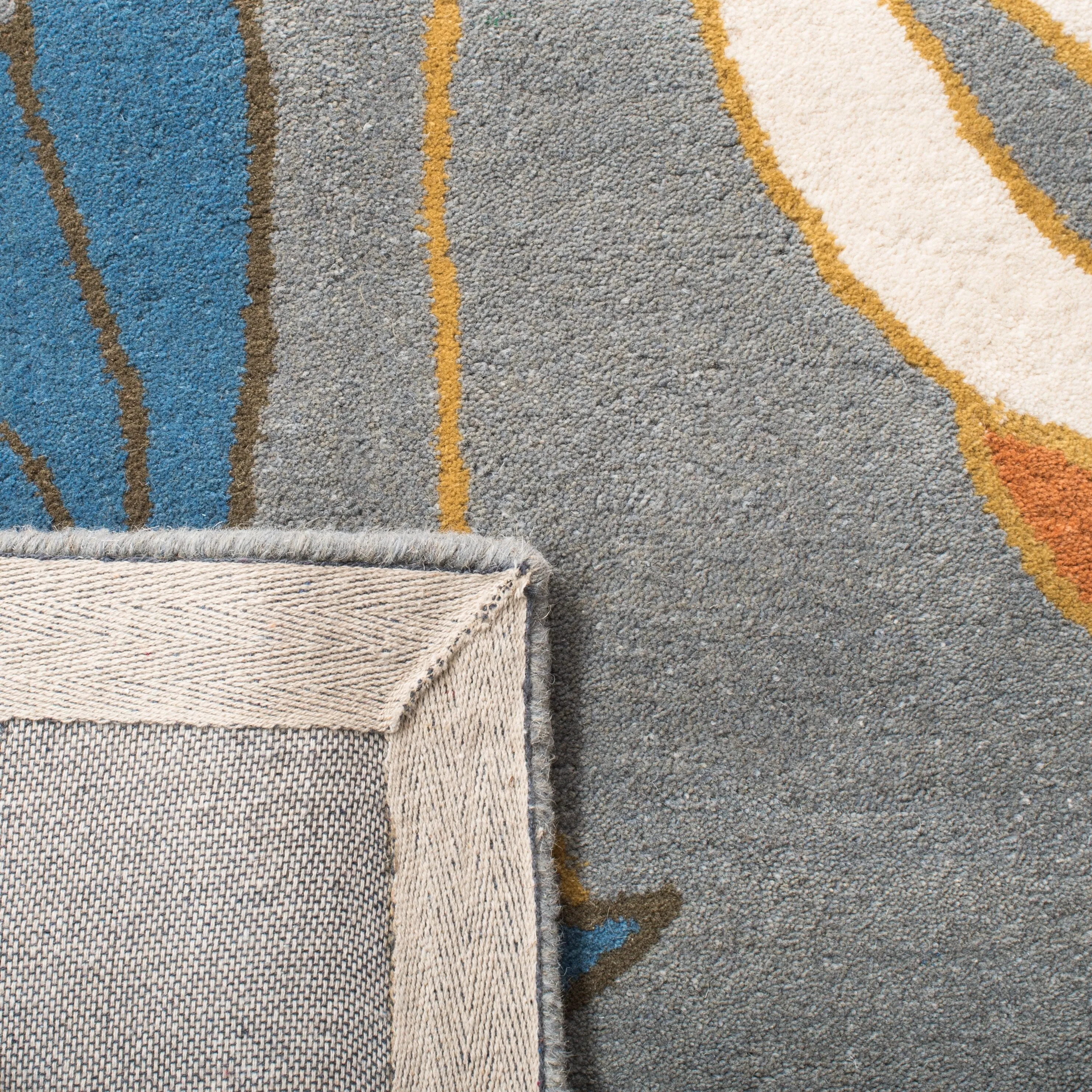 SAFAVIEH Handmade Soho Siobhan Floral N.Z. Wool Rug