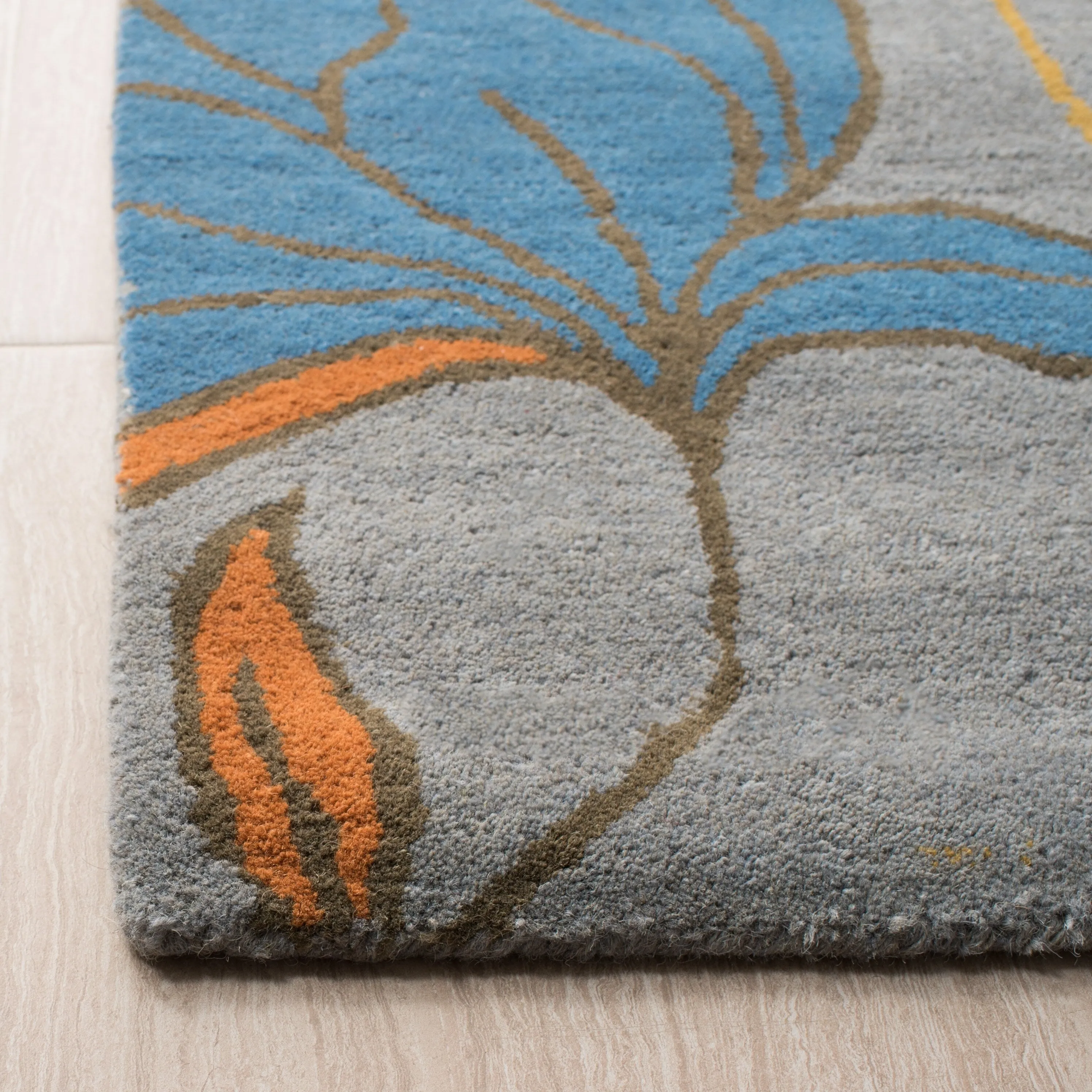 SAFAVIEH Handmade Soho Siobhan Floral N.Z. Wool Rug