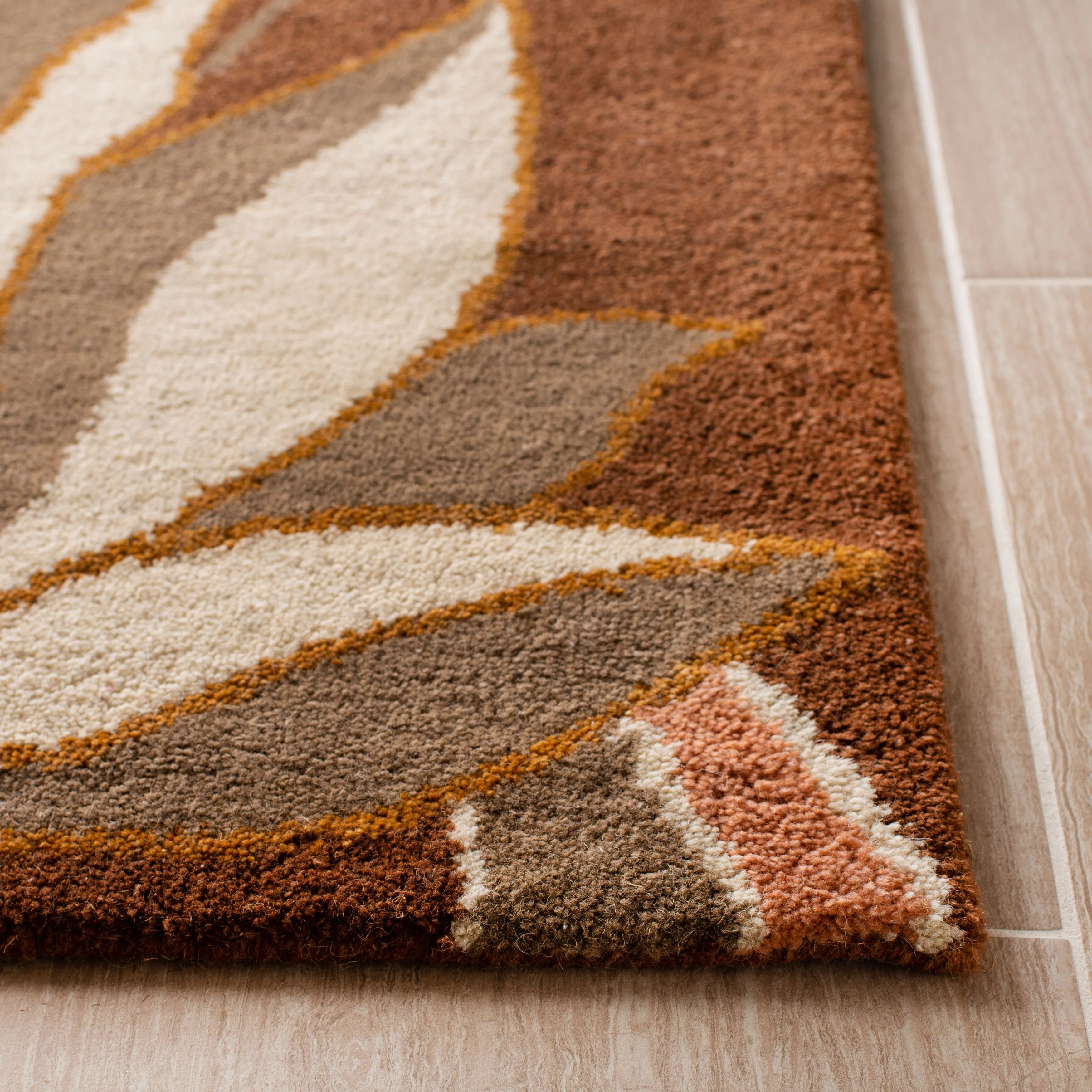 SAFAVIEH Handmade Soho Siobhan Floral N.Z. Wool Rug