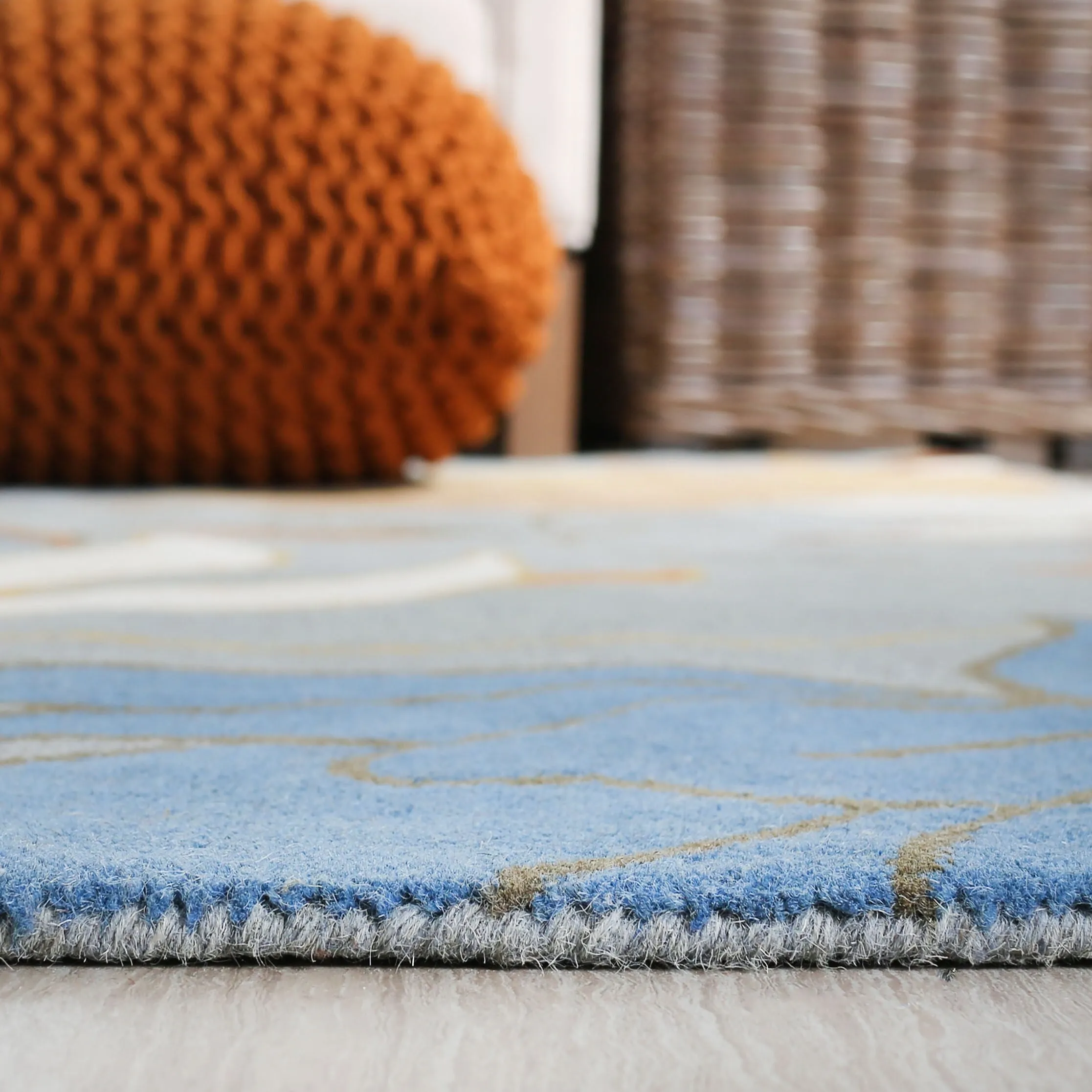 SAFAVIEH Handmade Soho Siobhan Floral N.Z. Wool Rug