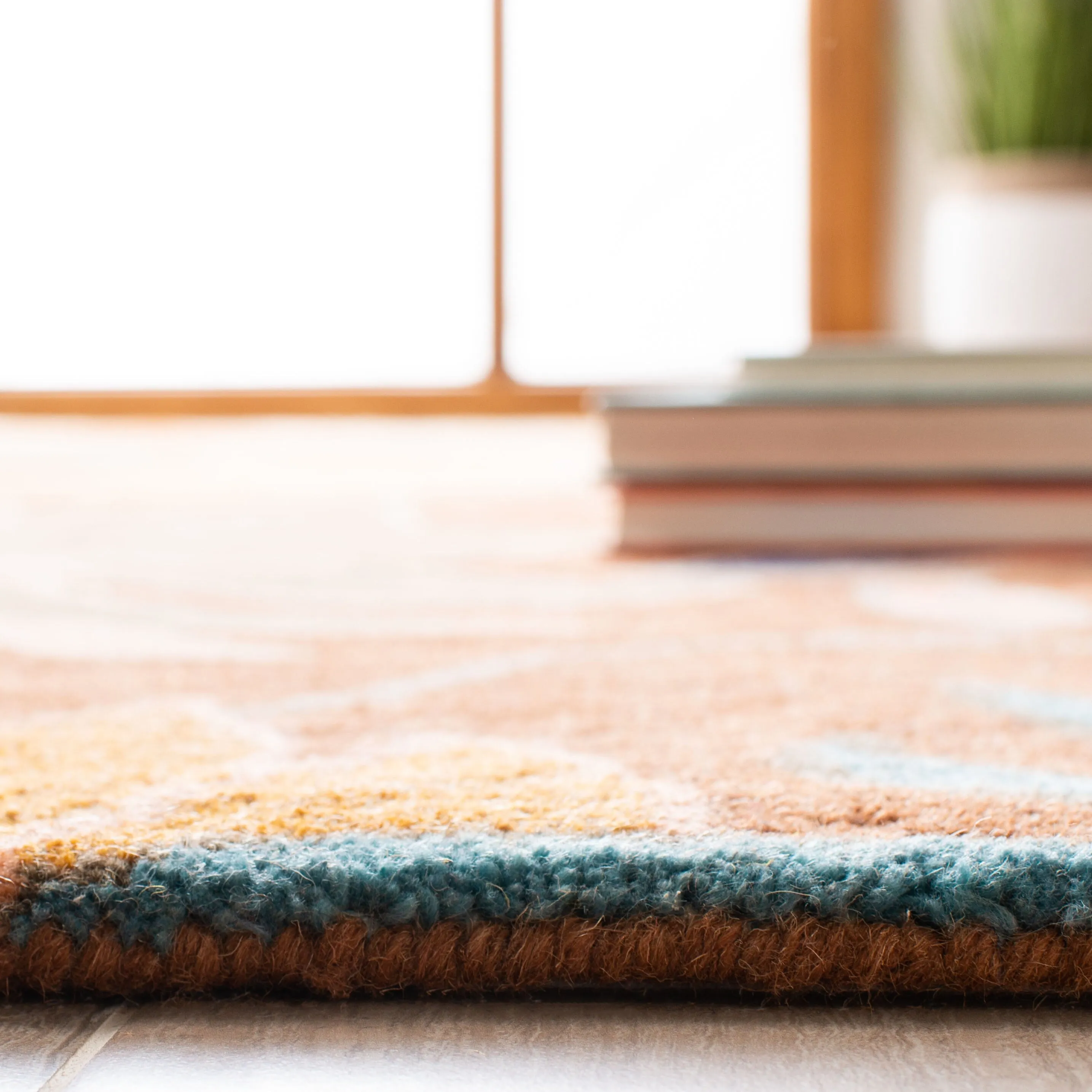 SAFAVIEH Handmade Soho Siobhan Floral N.Z. Wool Rug