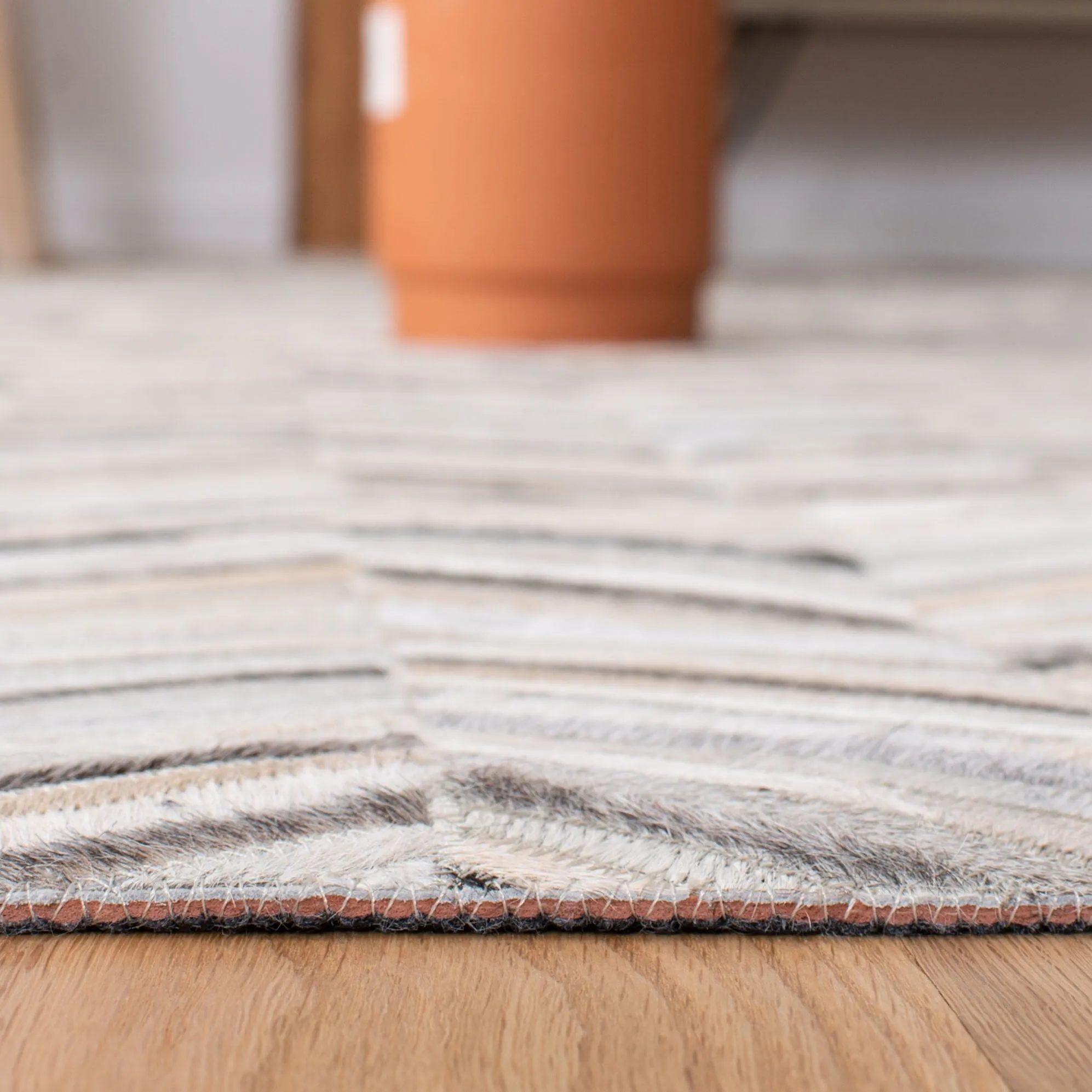 SAFAVIEH Handmade Studio Leather Tanesha Natural Hide Leather Rug