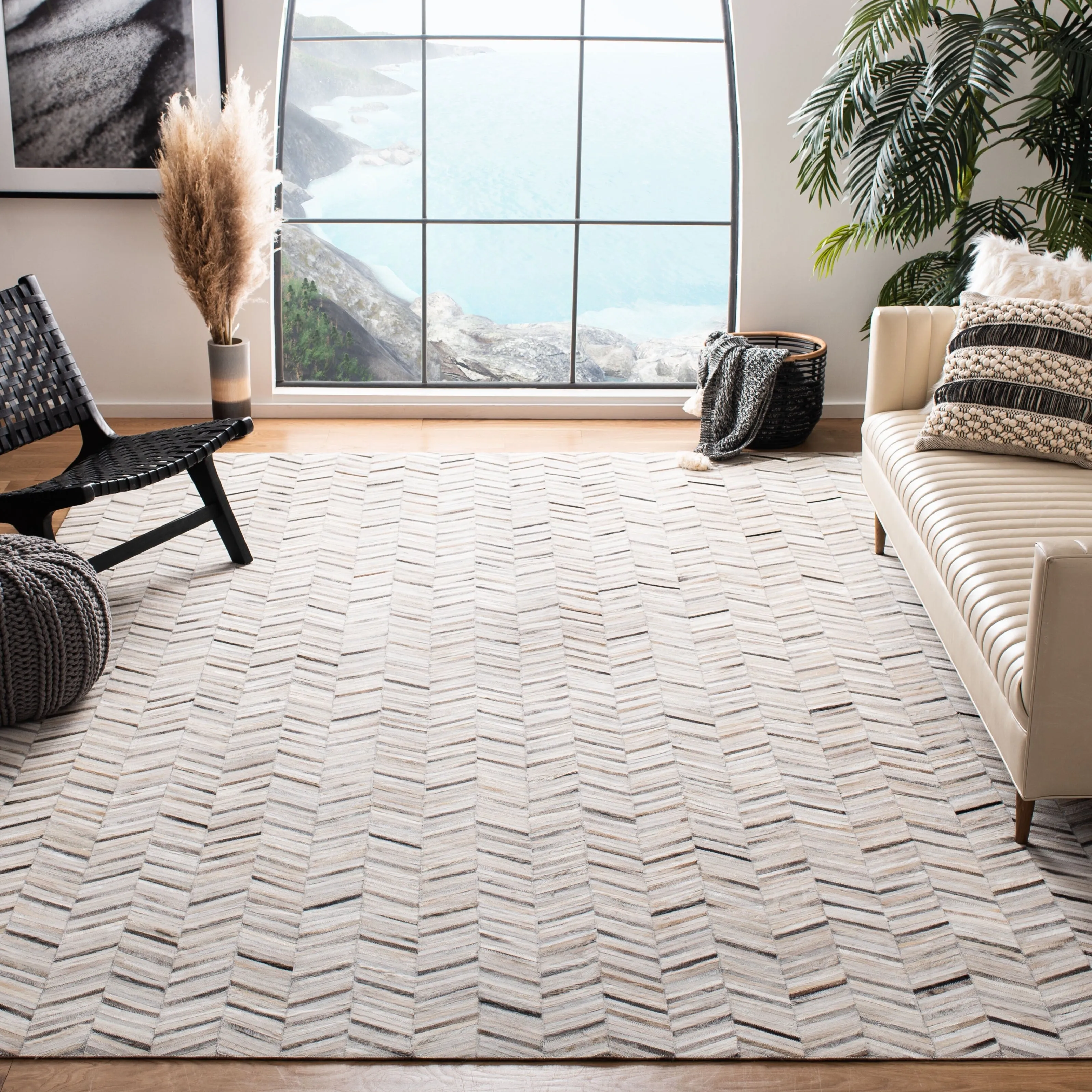 SAFAVIEH Handmade Studio Leather Tanesha Natural Hide Leather Rug