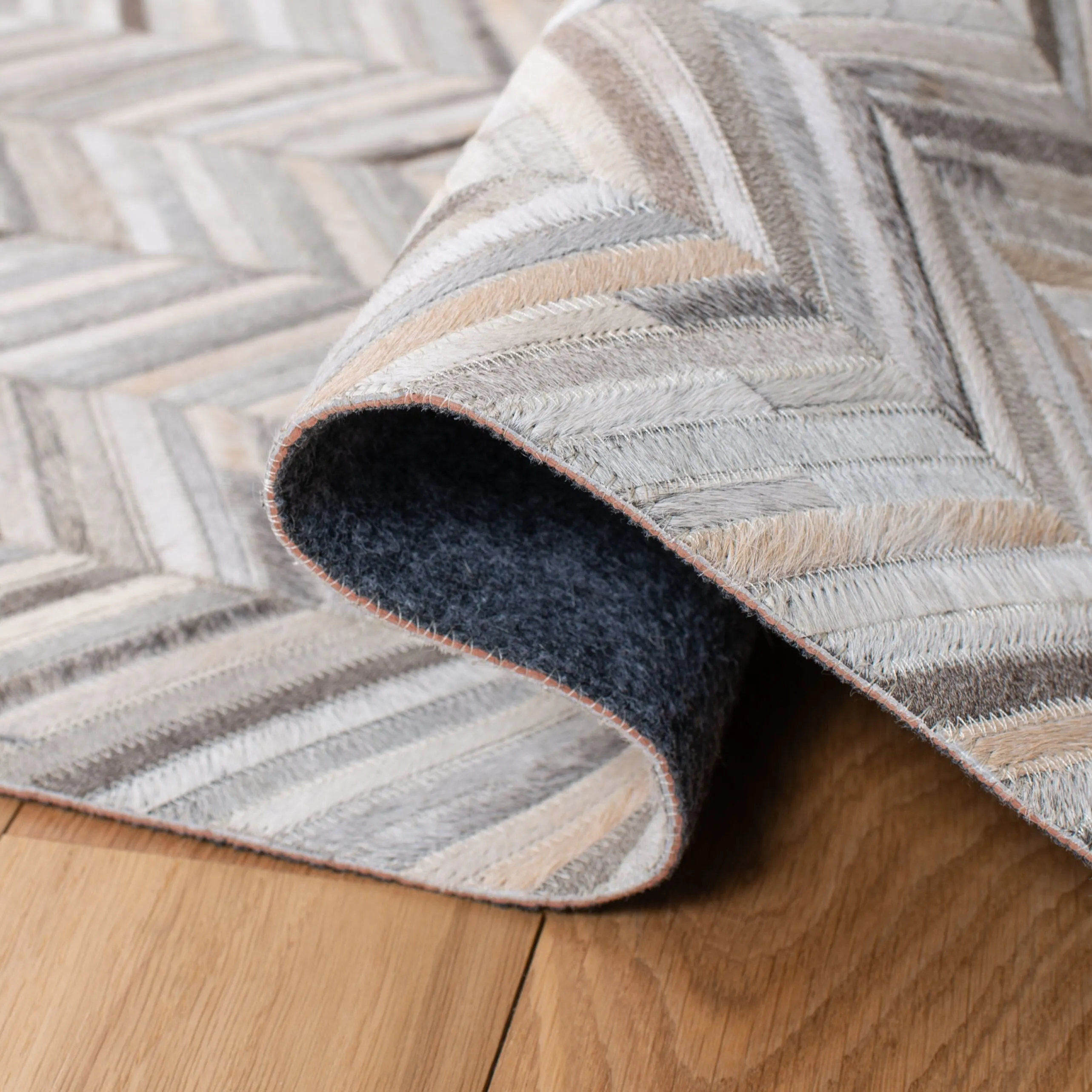 SAFAVIEH Handmade Studio Leather Tanesha Natural Hide Leather Rug