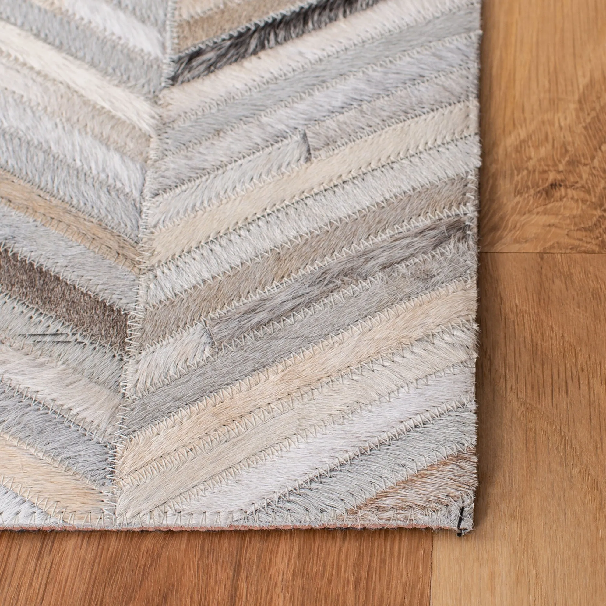 SAFAVIEH Handmade Studio Leather Tanesha Natural Hide Leather Rug