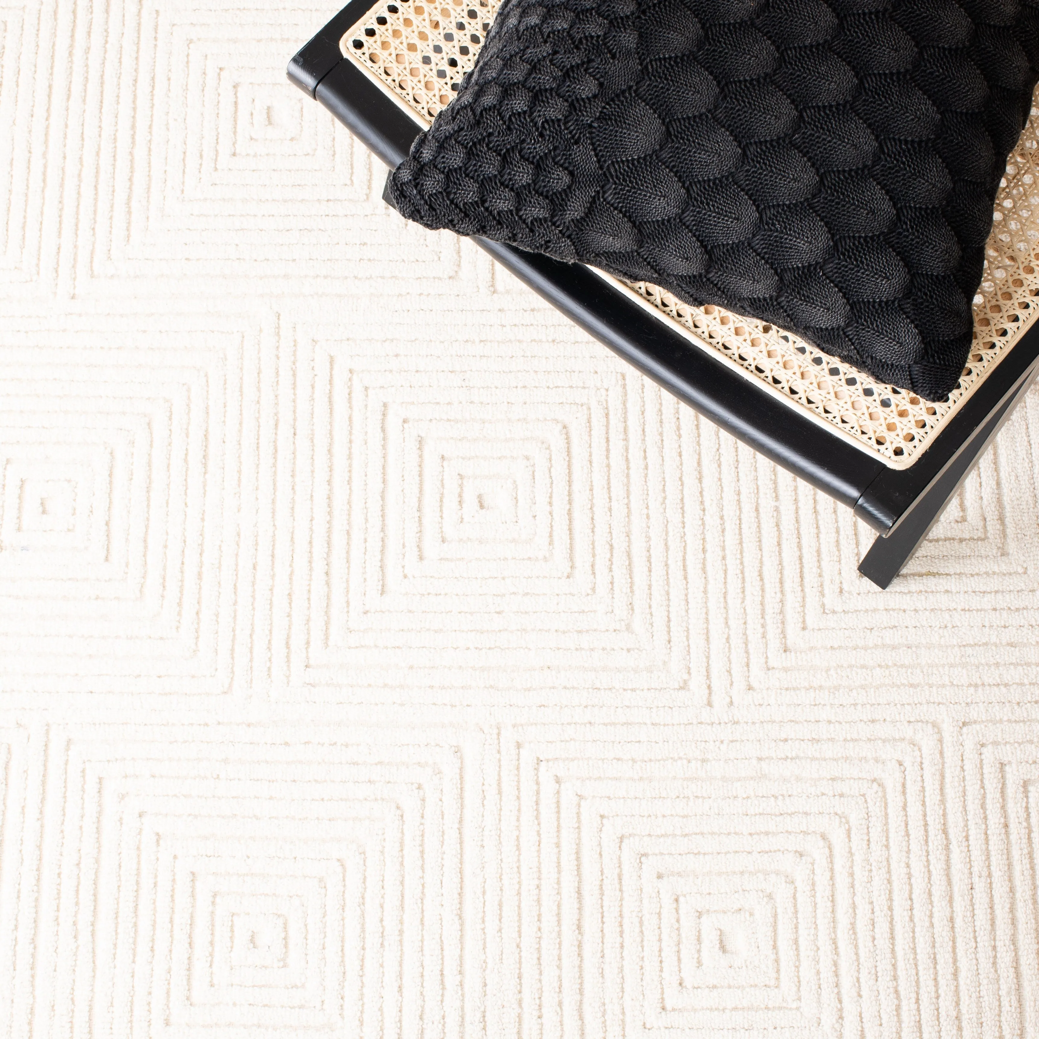 SAFAVIEH Handmade Textural Nigina Wool Rug