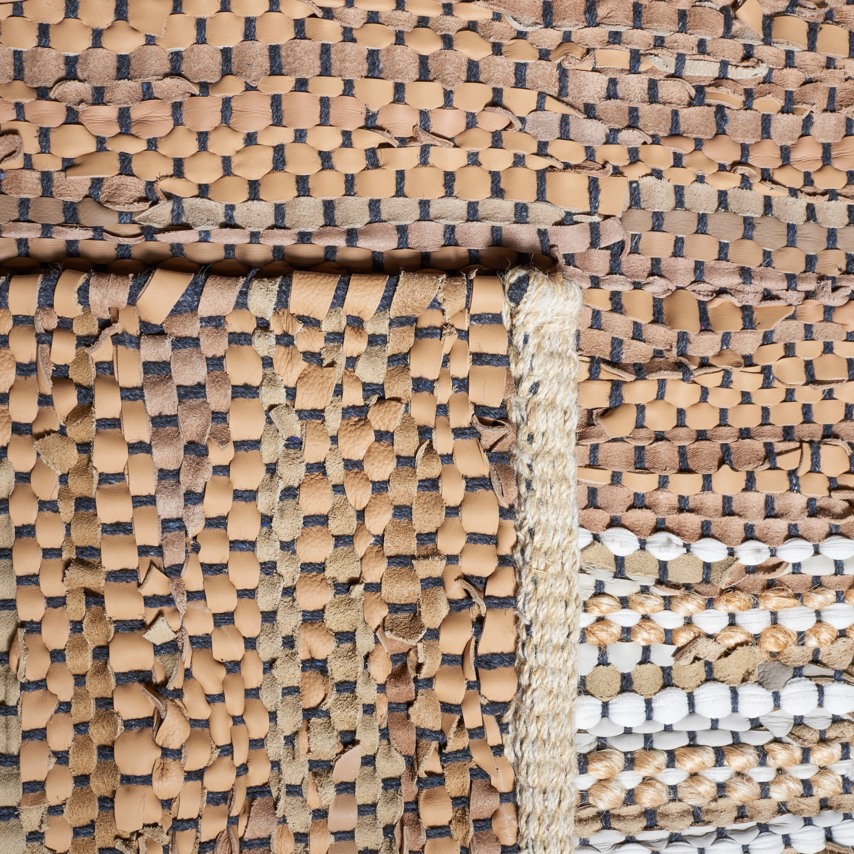 SAFAVIEH Handmade Vintage Leather Meghan Modern & Contemporary Leather