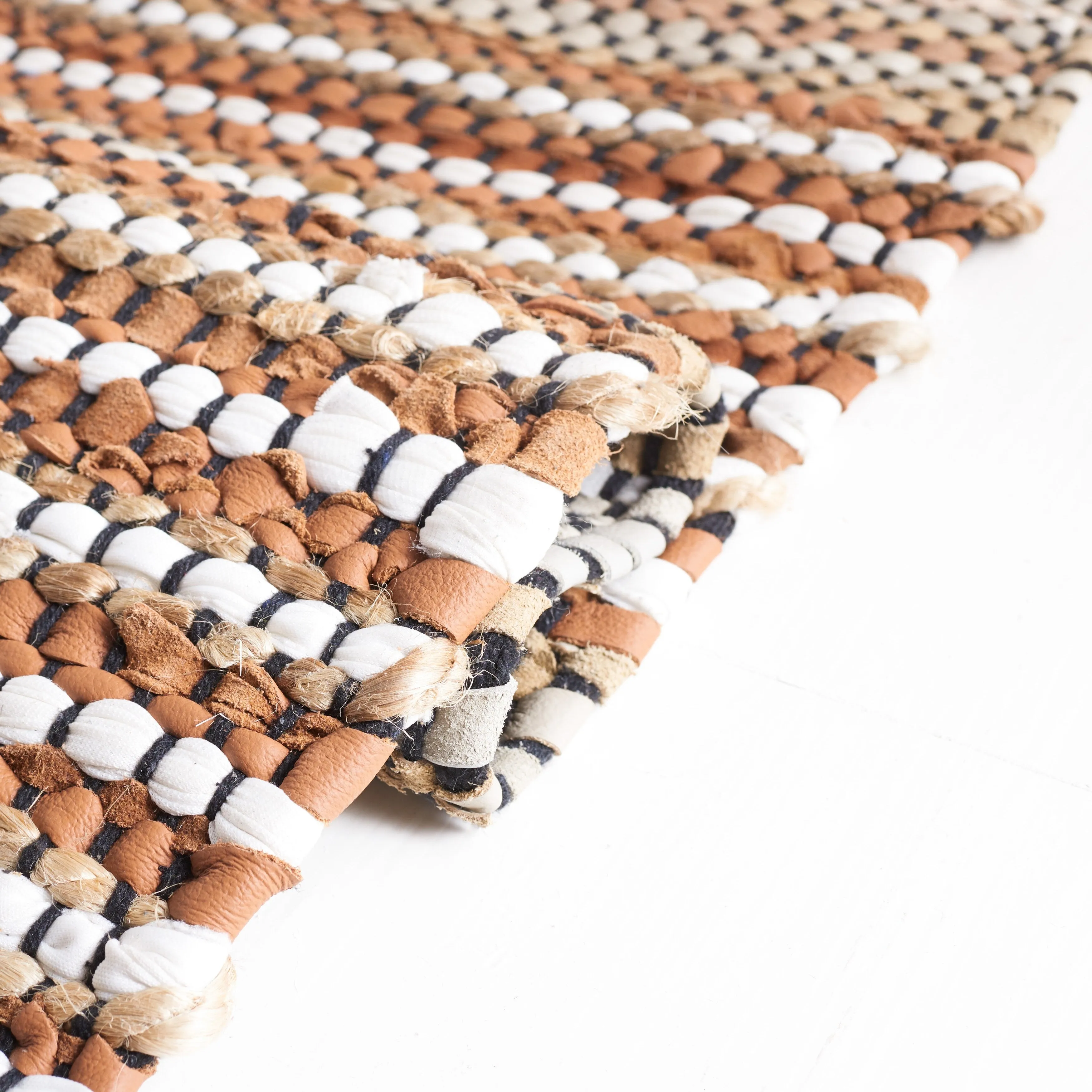 SAFAVIEH Handmade Vintage Leather Meghan Modern & Contemporary Leather