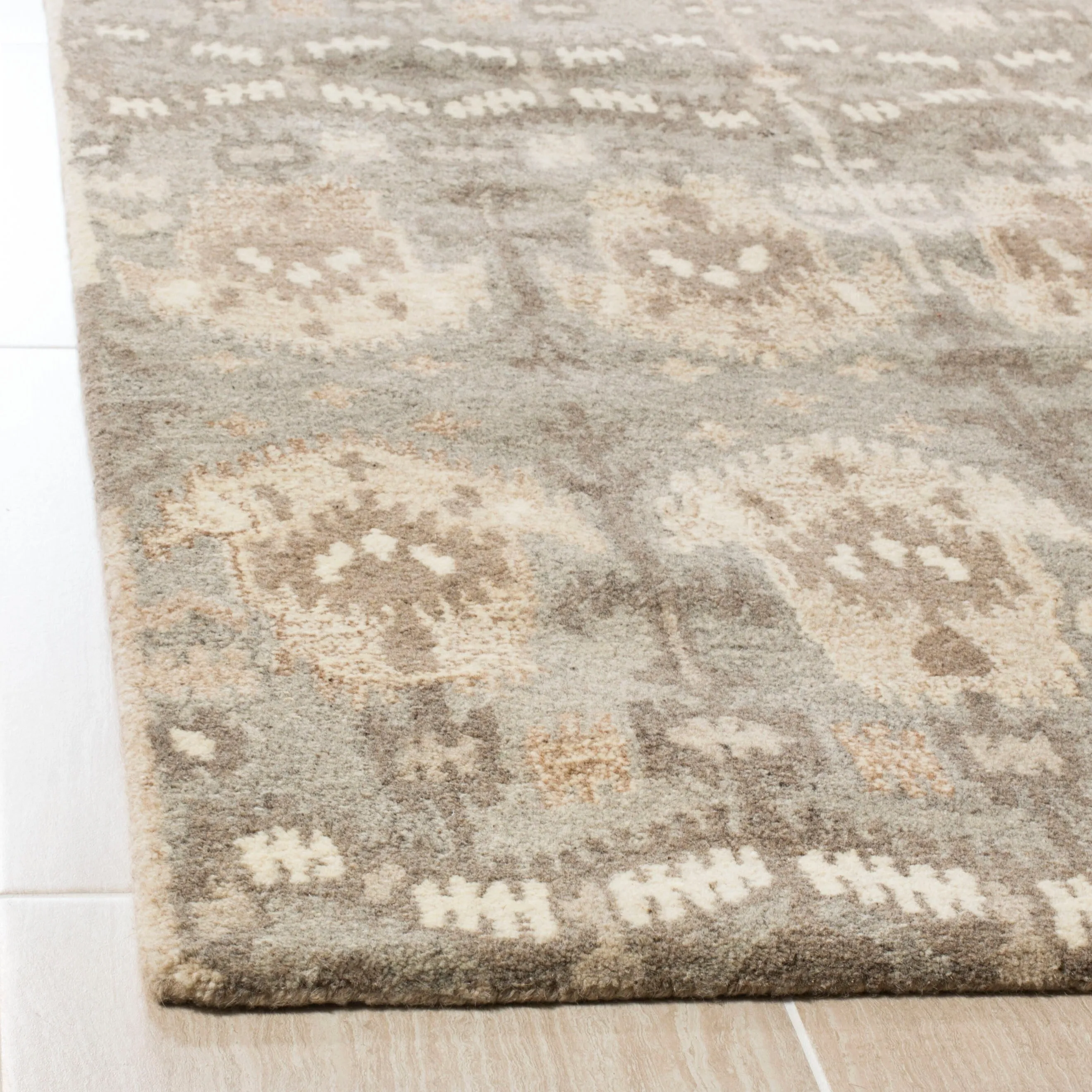 SAFAVIEH Handmade Wyndham Christal Modern Wool Rug