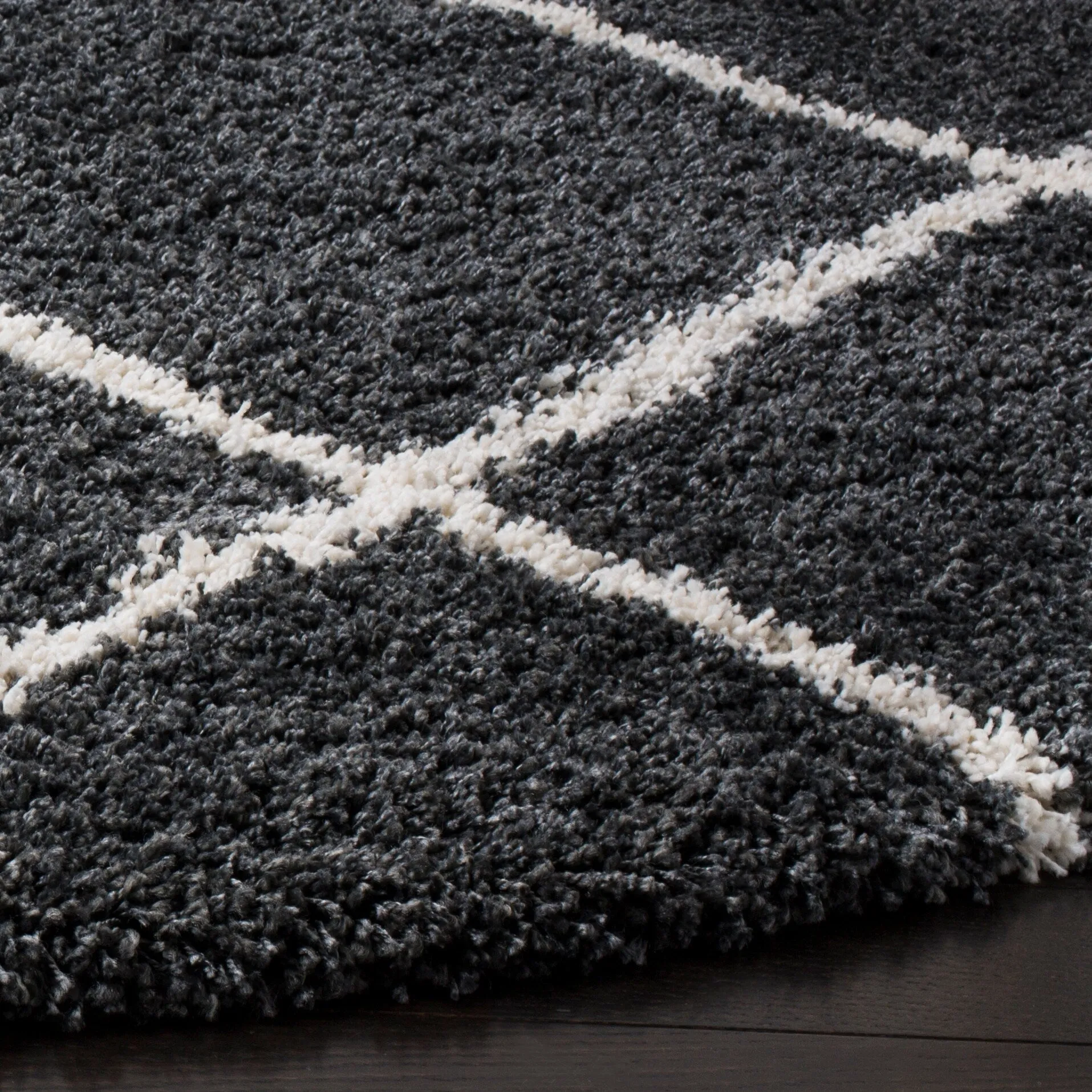 SAFAVIEH Hudson Shag Raili Diamond Trellis 2-inch Thick Rug