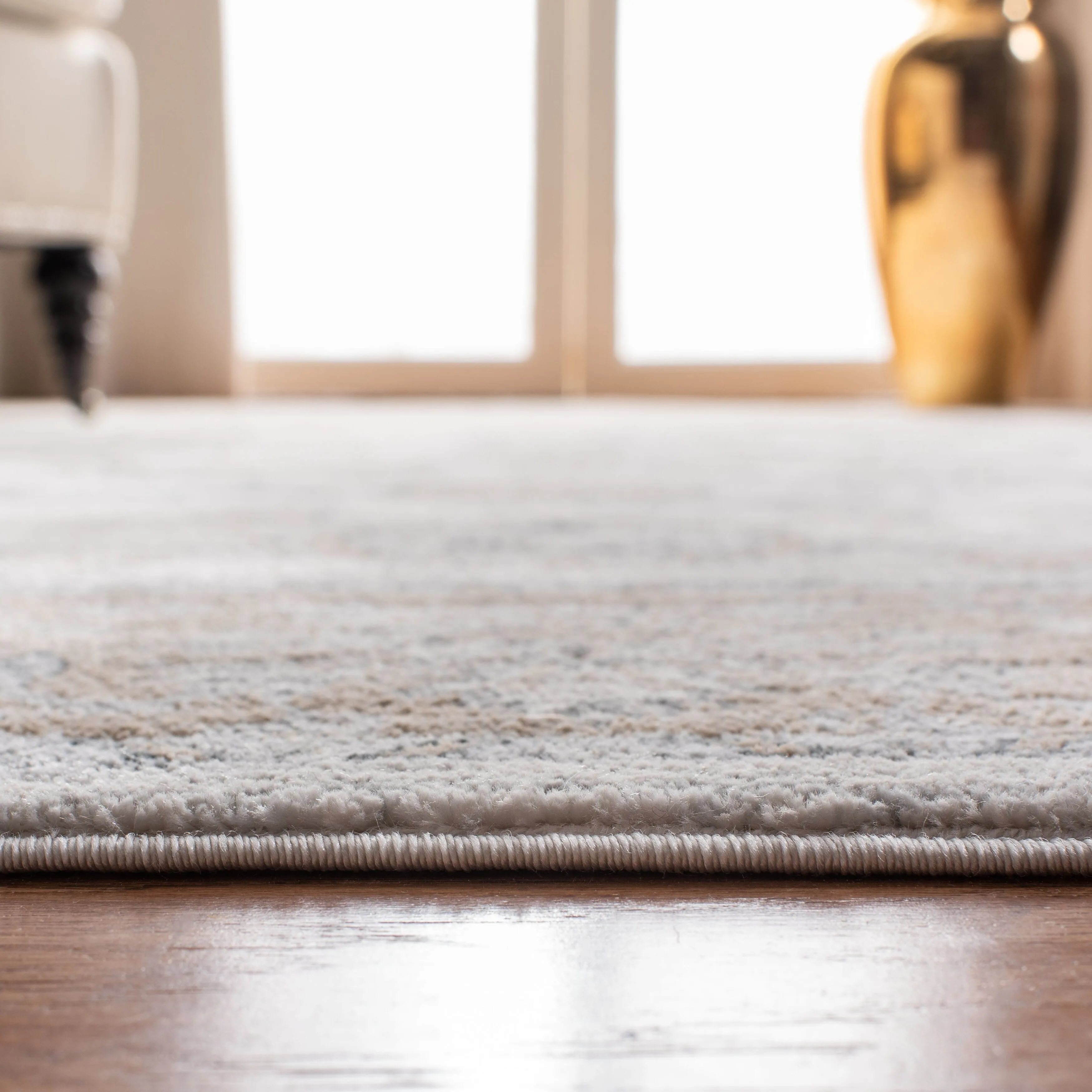 SAFAVIEH Isabella Hazbie Traditional Floral Oriental Area Rug - Cream/Beige - 5' 3 x 7' 6