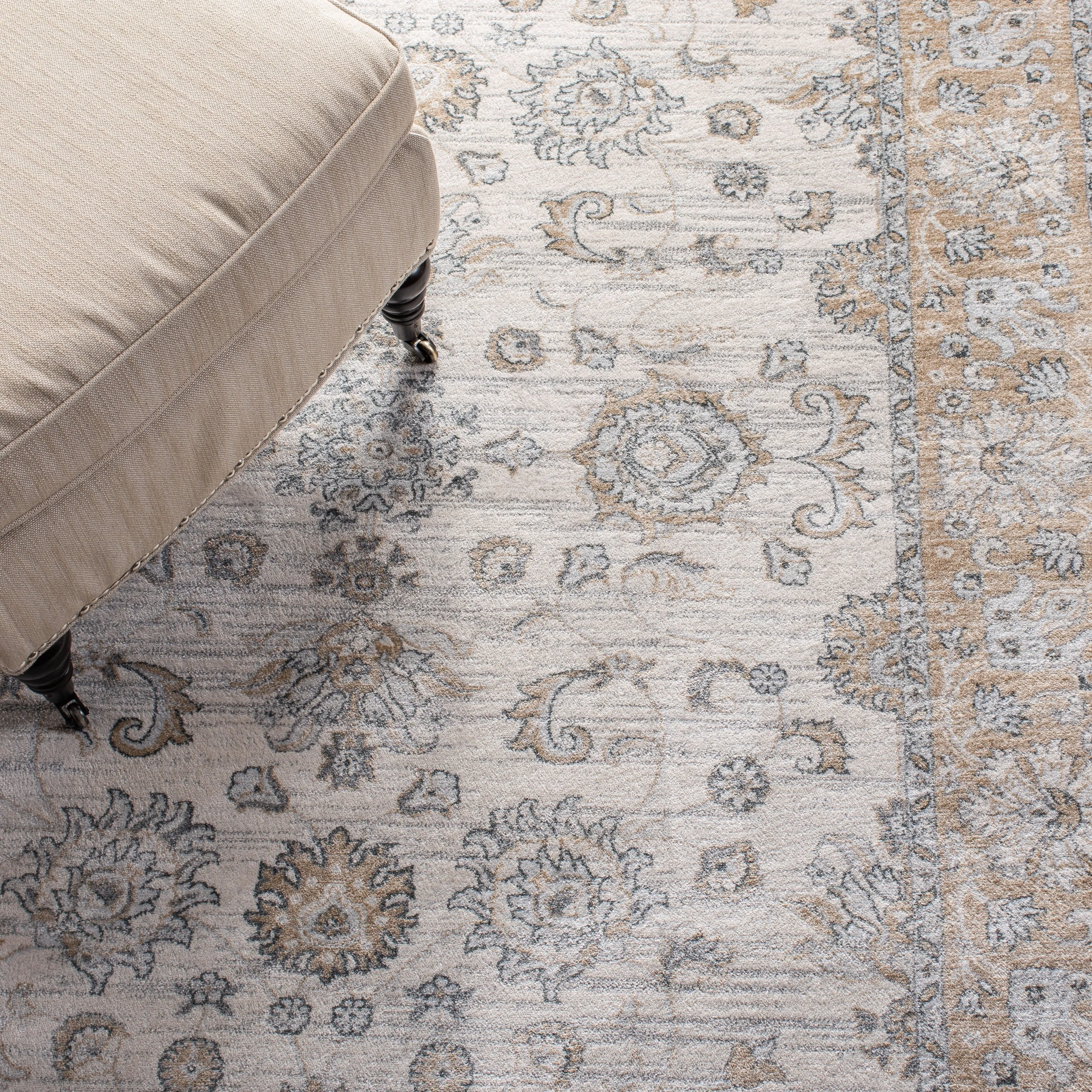 SAFAVIEH Isabella Hazbie Traditional Floral Oriental Area Rug - Cream/Beige - 5' 3 x 7' 6