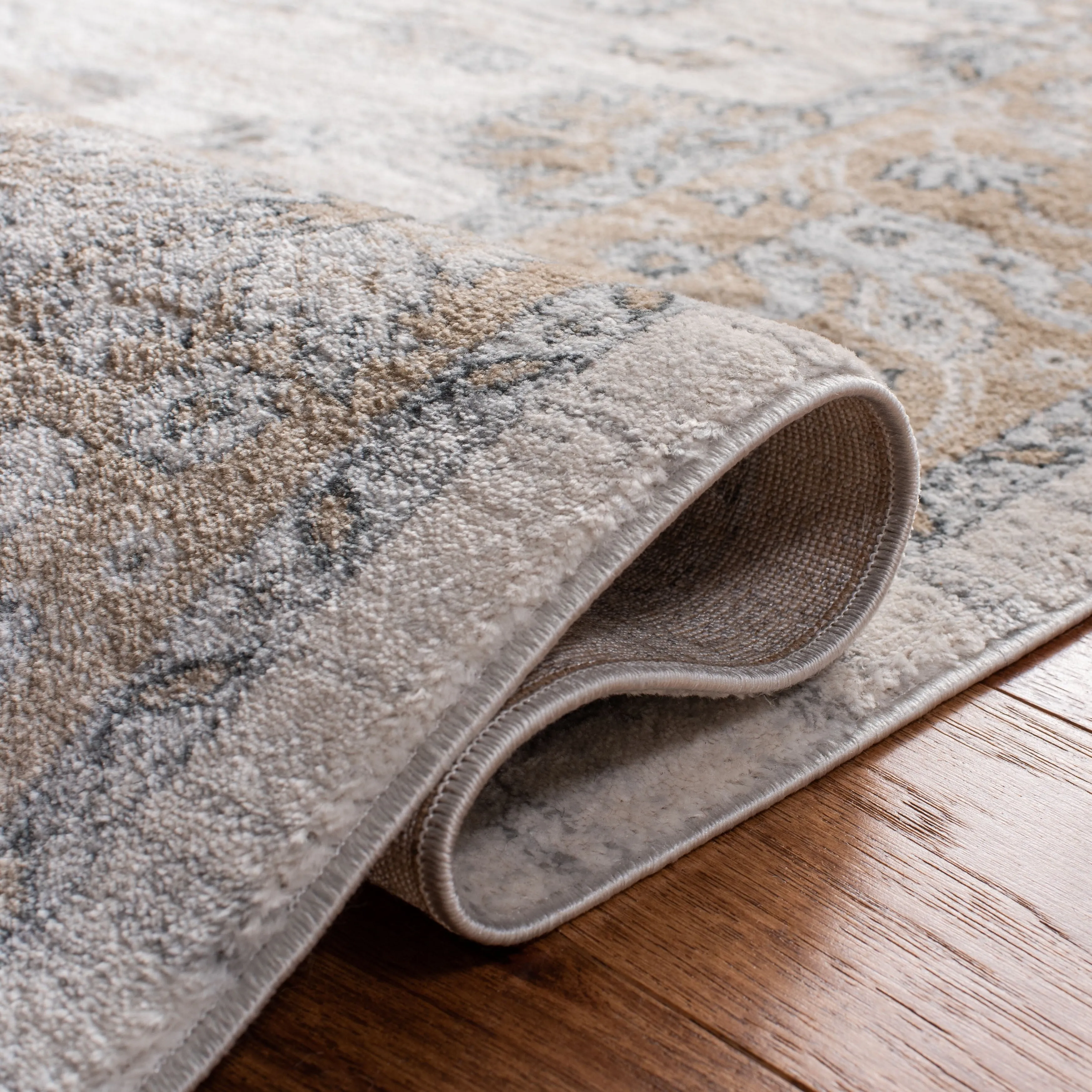 SAFAVIEH Isabella Hazbie Traditional Floral Oriental Area Rug - Cream/Beige - 5' 3 x 7' 6