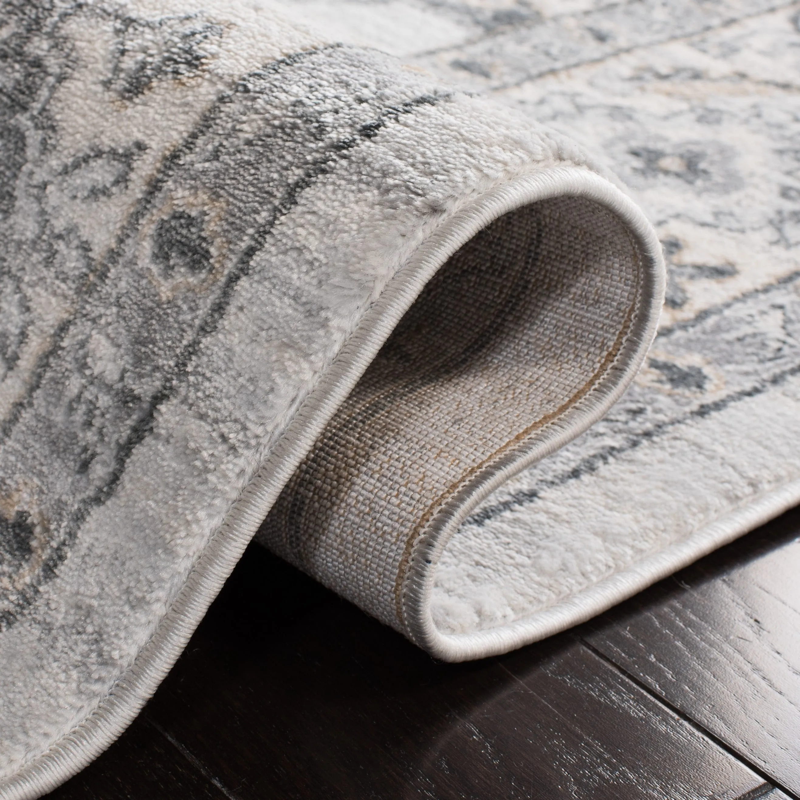 SAFAVIEH Isabella Kristy Vintage Oriental Rug