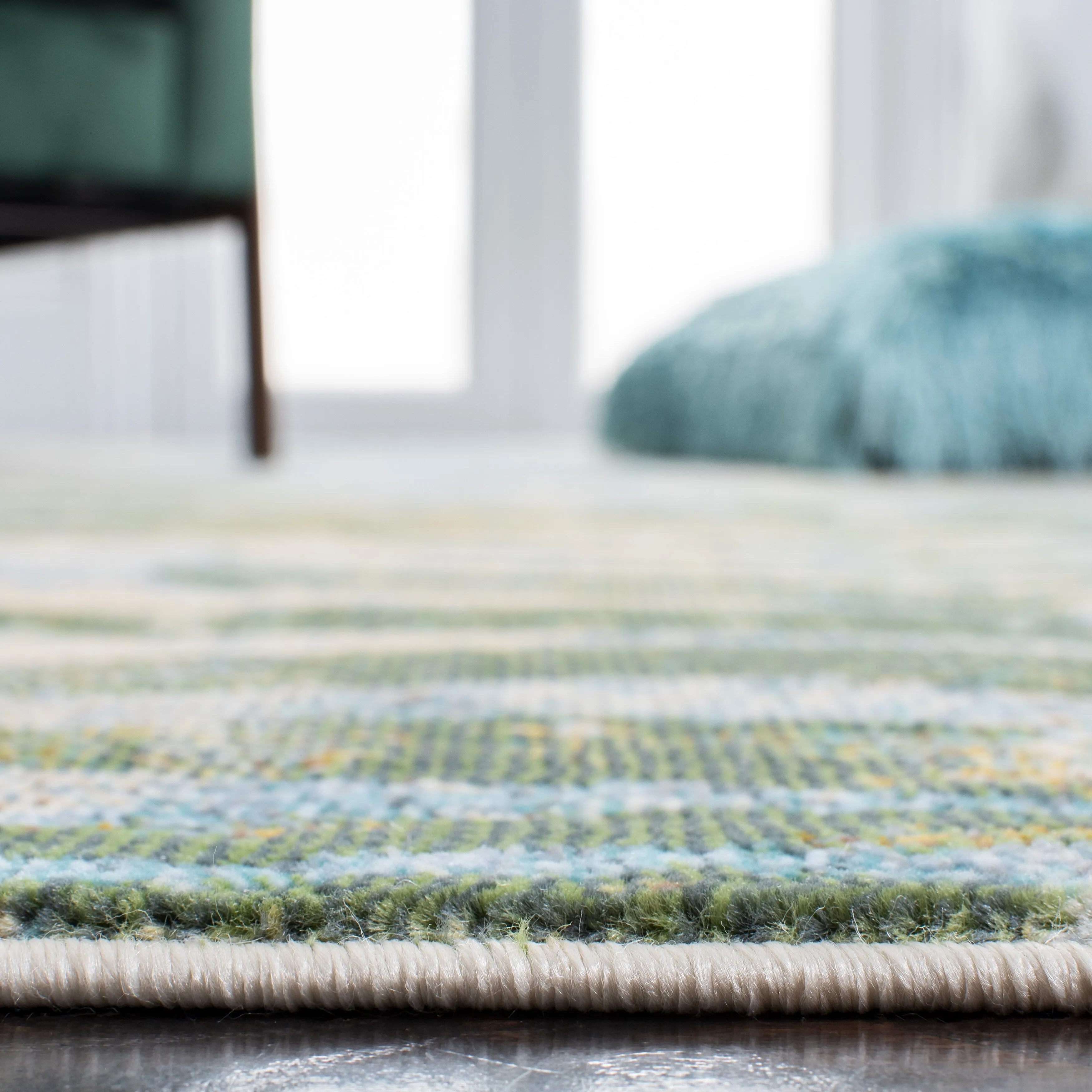 SAFAVIEH Lillian Herriet Tropical Rug
