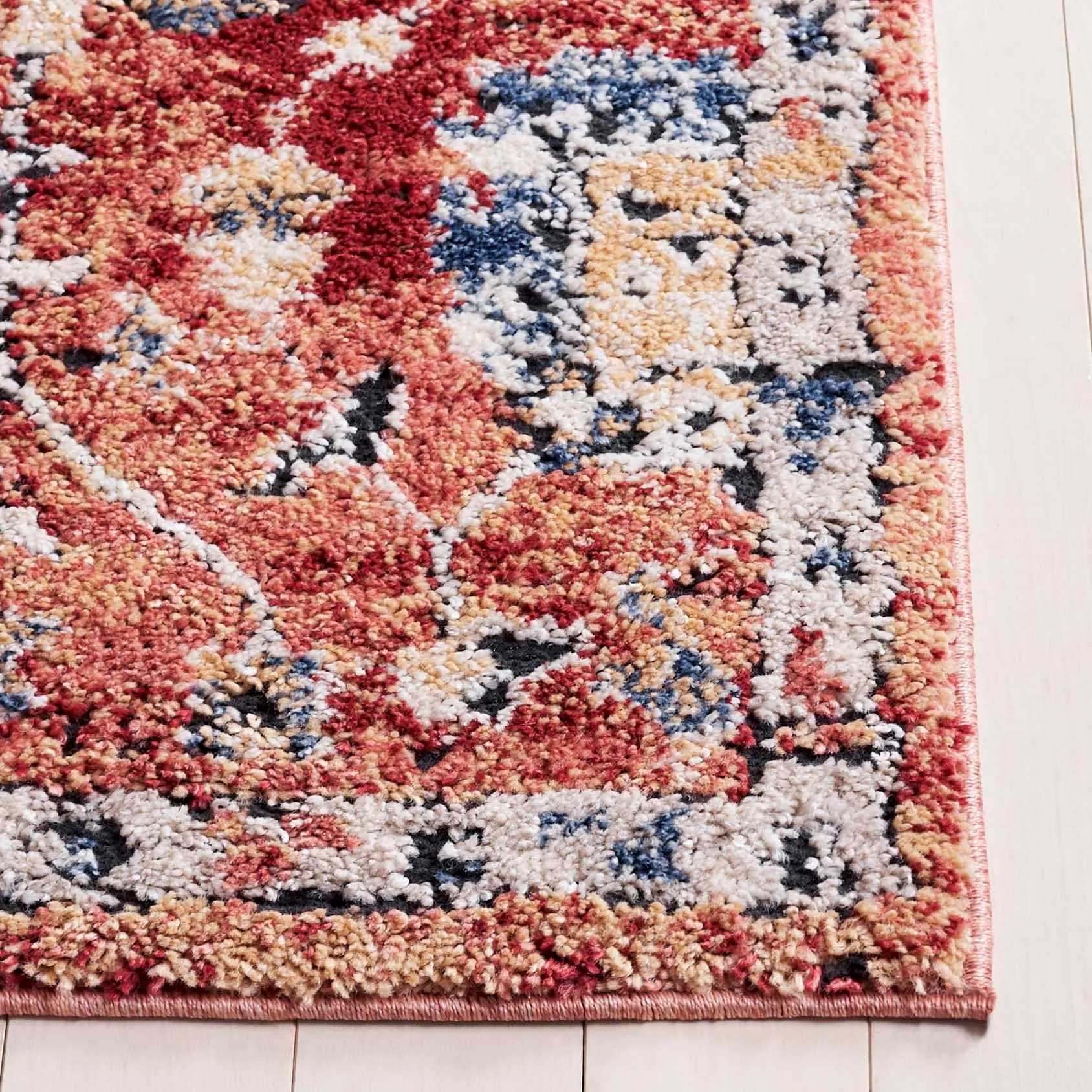 SAFAVIEH Luna Thomasina Traditional Rug