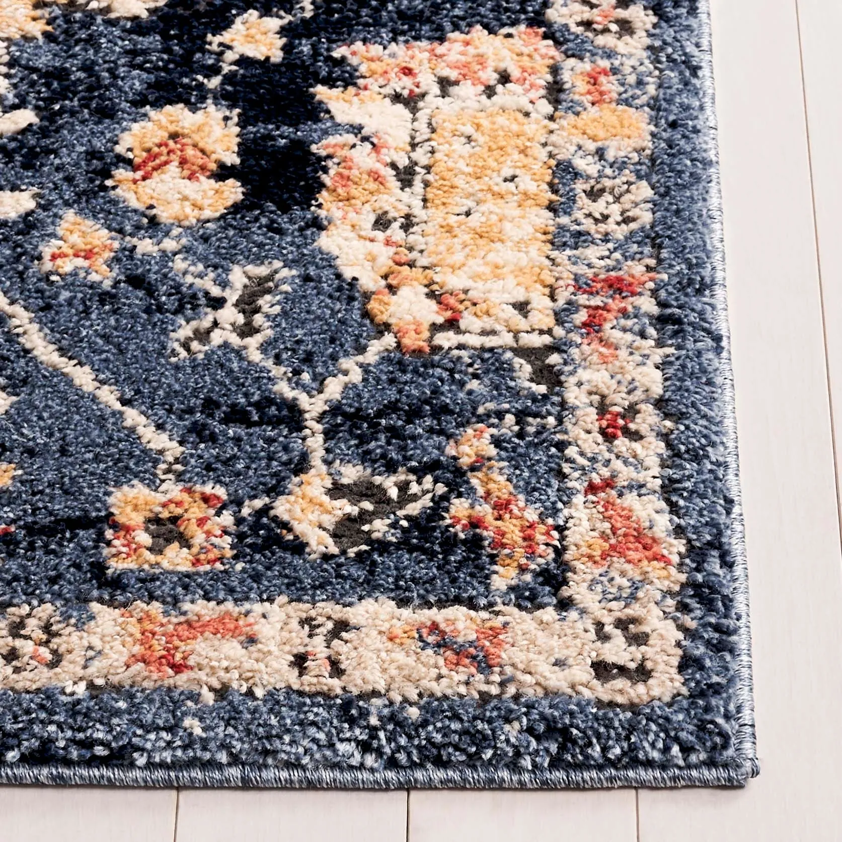SAFAVIEH Luna Thomasina Traditional Rug