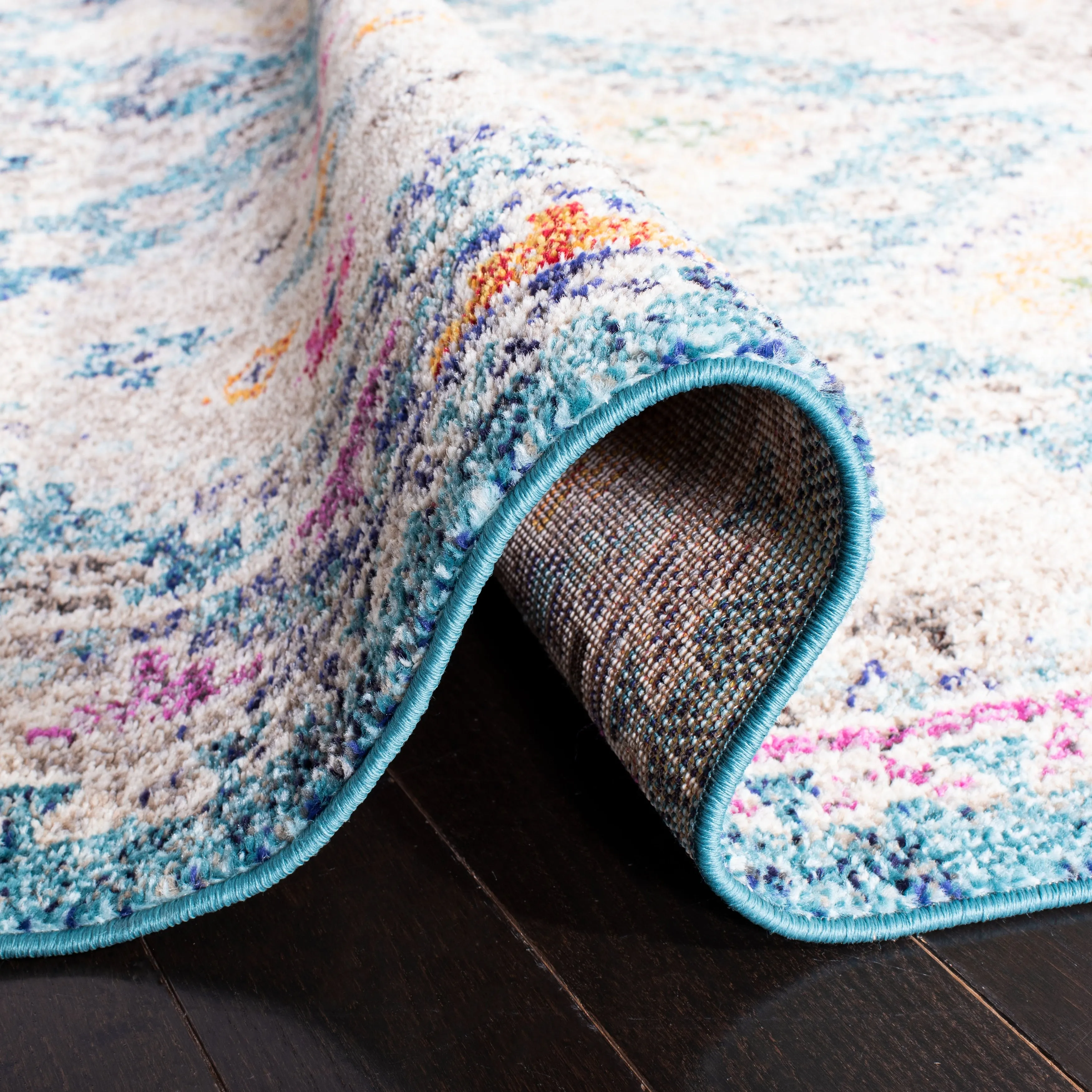 SAFAVIEH. Madison Hortensia Boho Diamond Distressed Rug