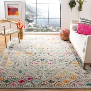 SAFAVIEH. Madison Hortensia Boho Diamond Distressed Rug