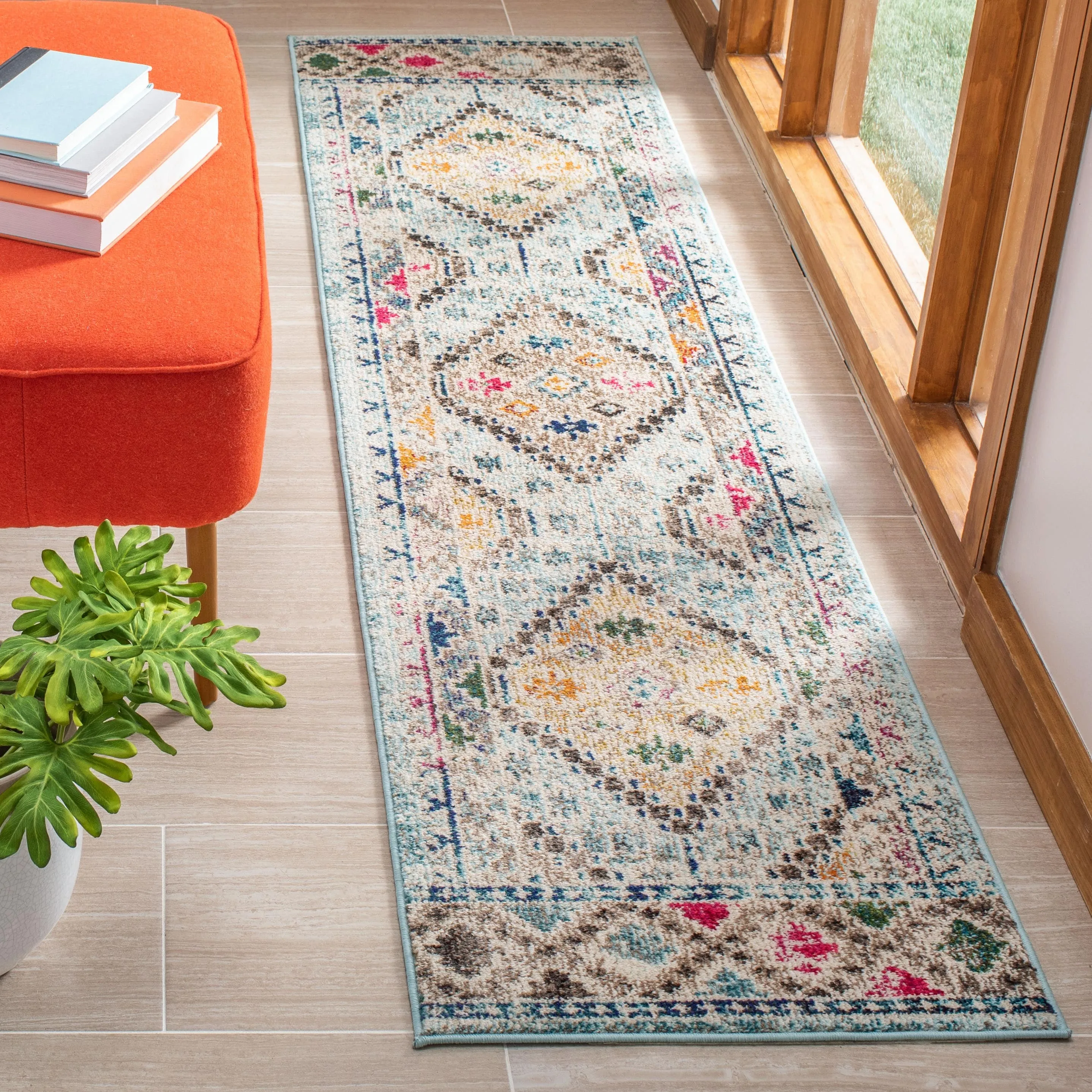 SAFAVIEH. Madison Hortensia Boho Diamond Distressed Rug