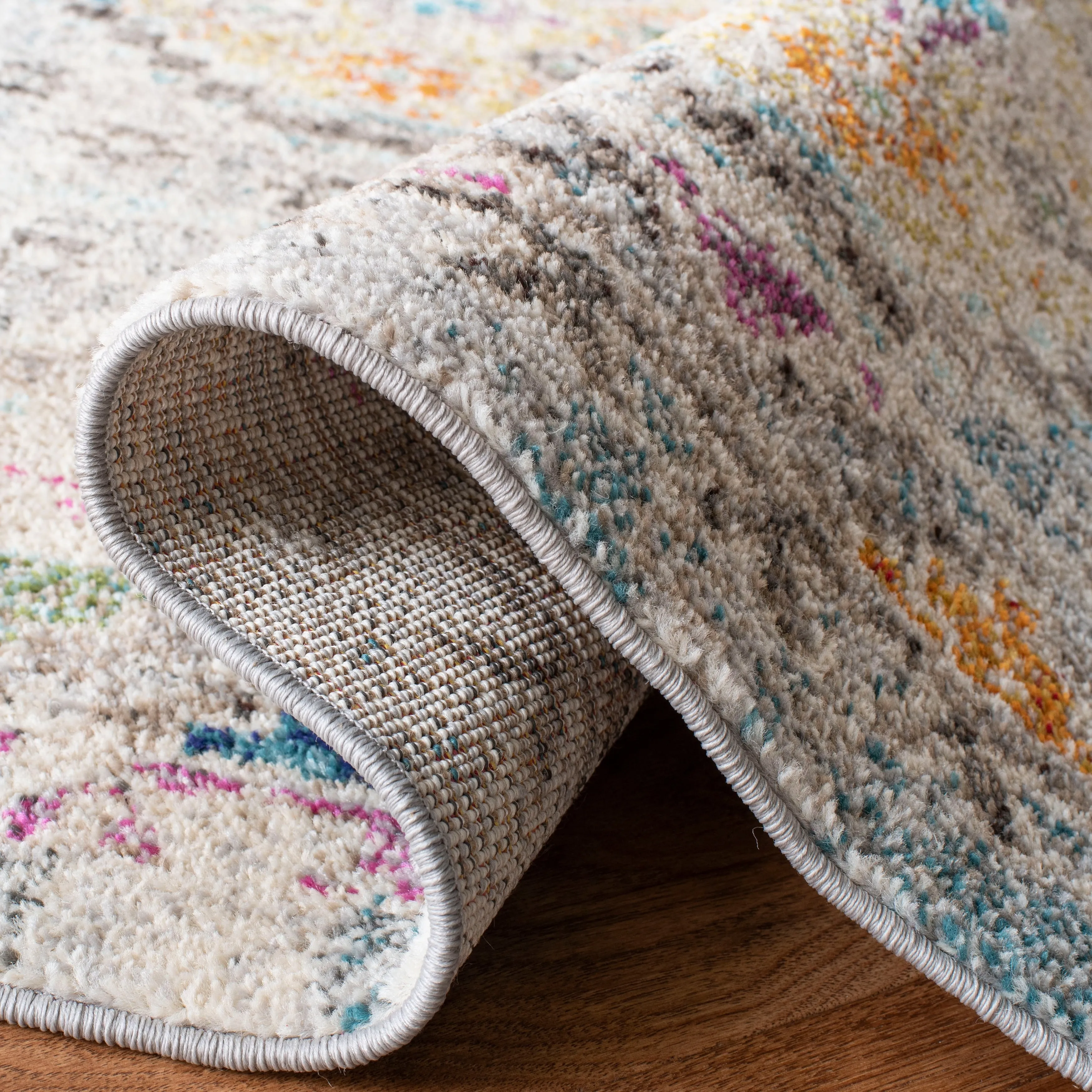 SAFAVIEH. Madison Hortensia Boho Diamond Distressed Rug