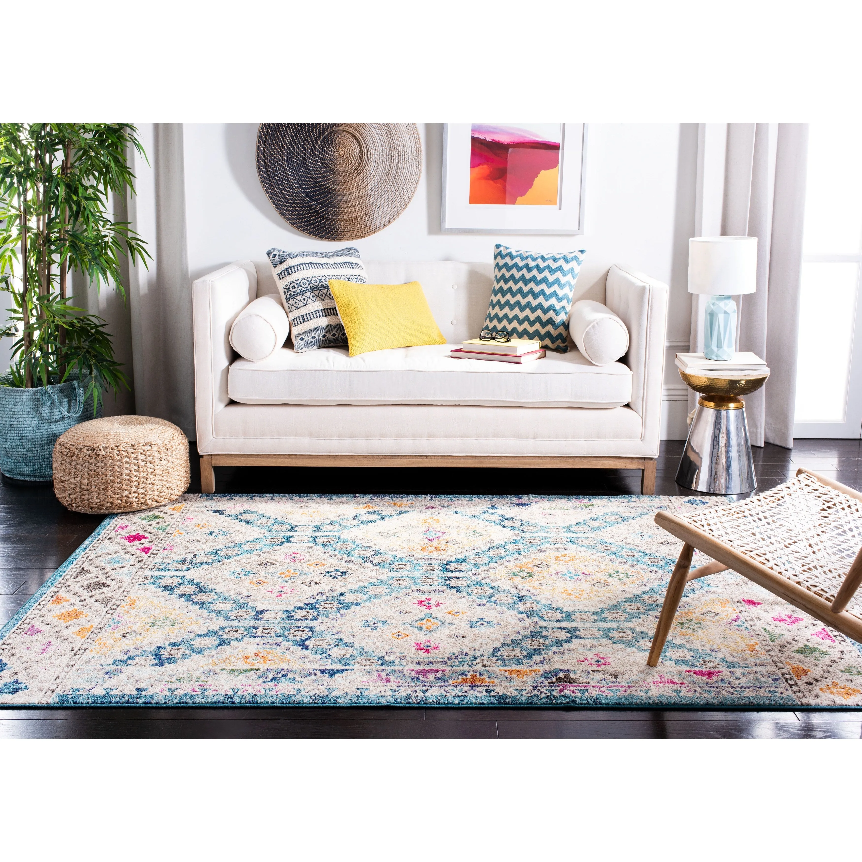 SAFAVIEH. Madison Hortensia Boho Diamond Distressed Rug