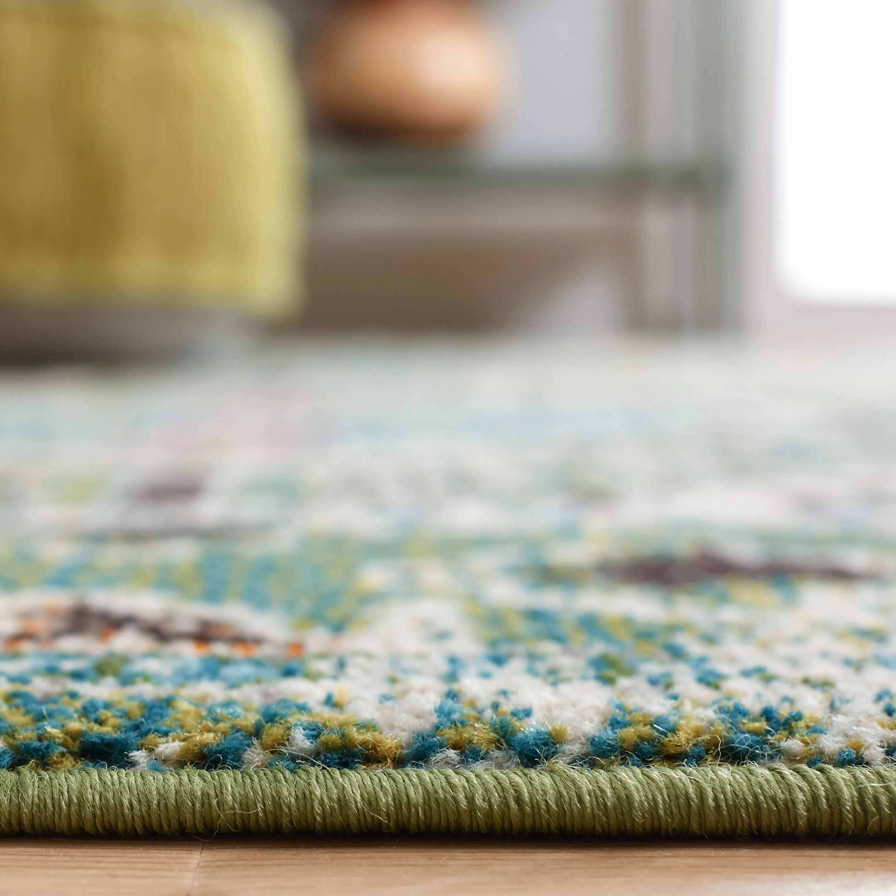 SAFAVIEH. Madison Hortensia Boho Diamond Distressed Rug