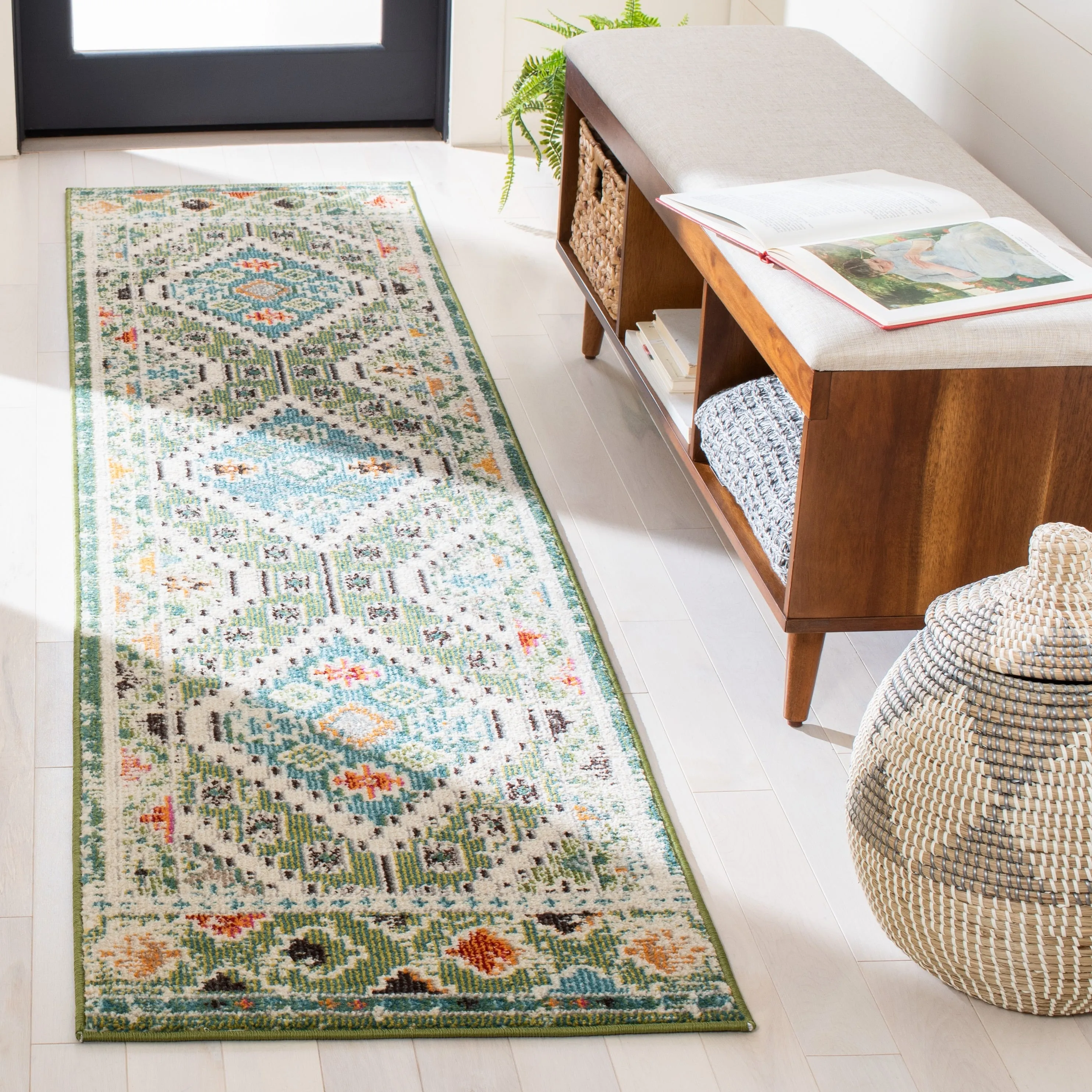 SAFAVIEH. Madison Hortensia Boho Diamond Distressed Rug