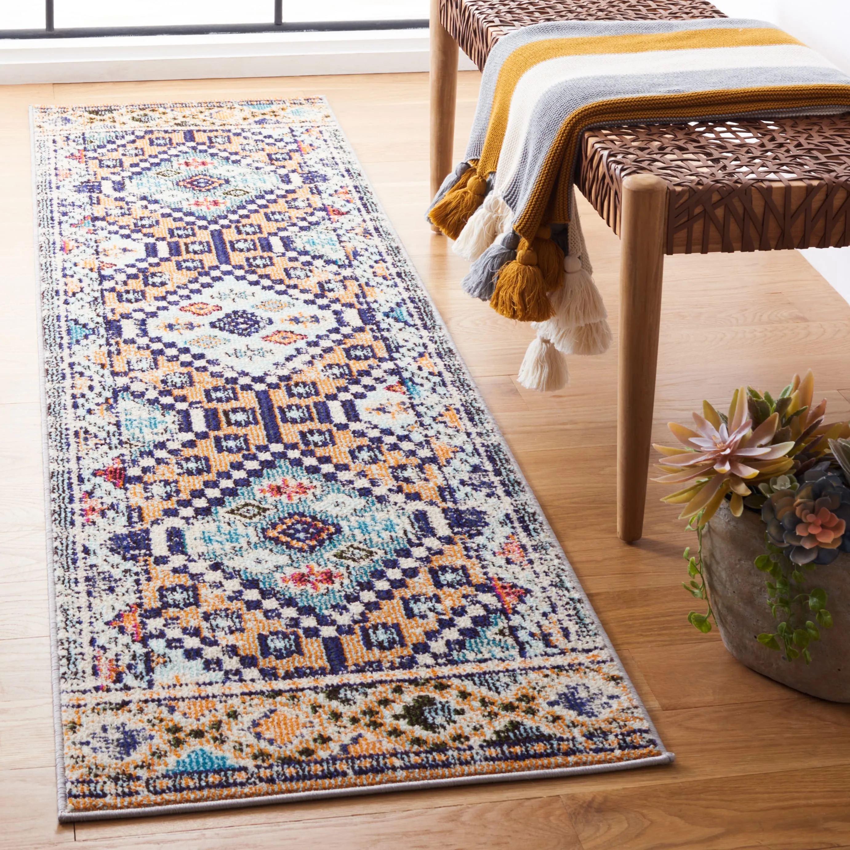 SAFAVIEH. Madison Hortensia Boho Diamond Distressed Rug