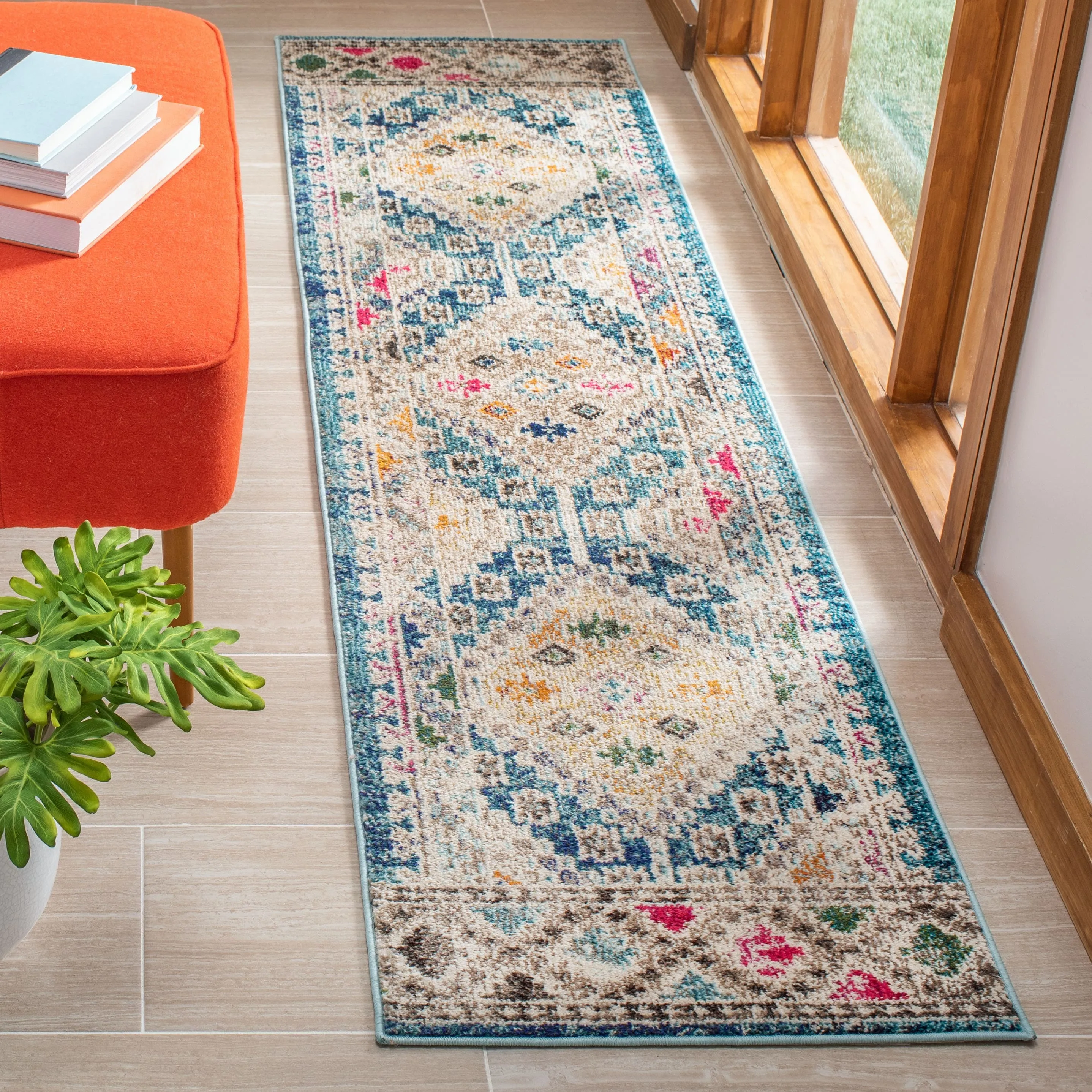 SAFAVIEH. Madison Hortensia Boho Diamond Distressed Rug