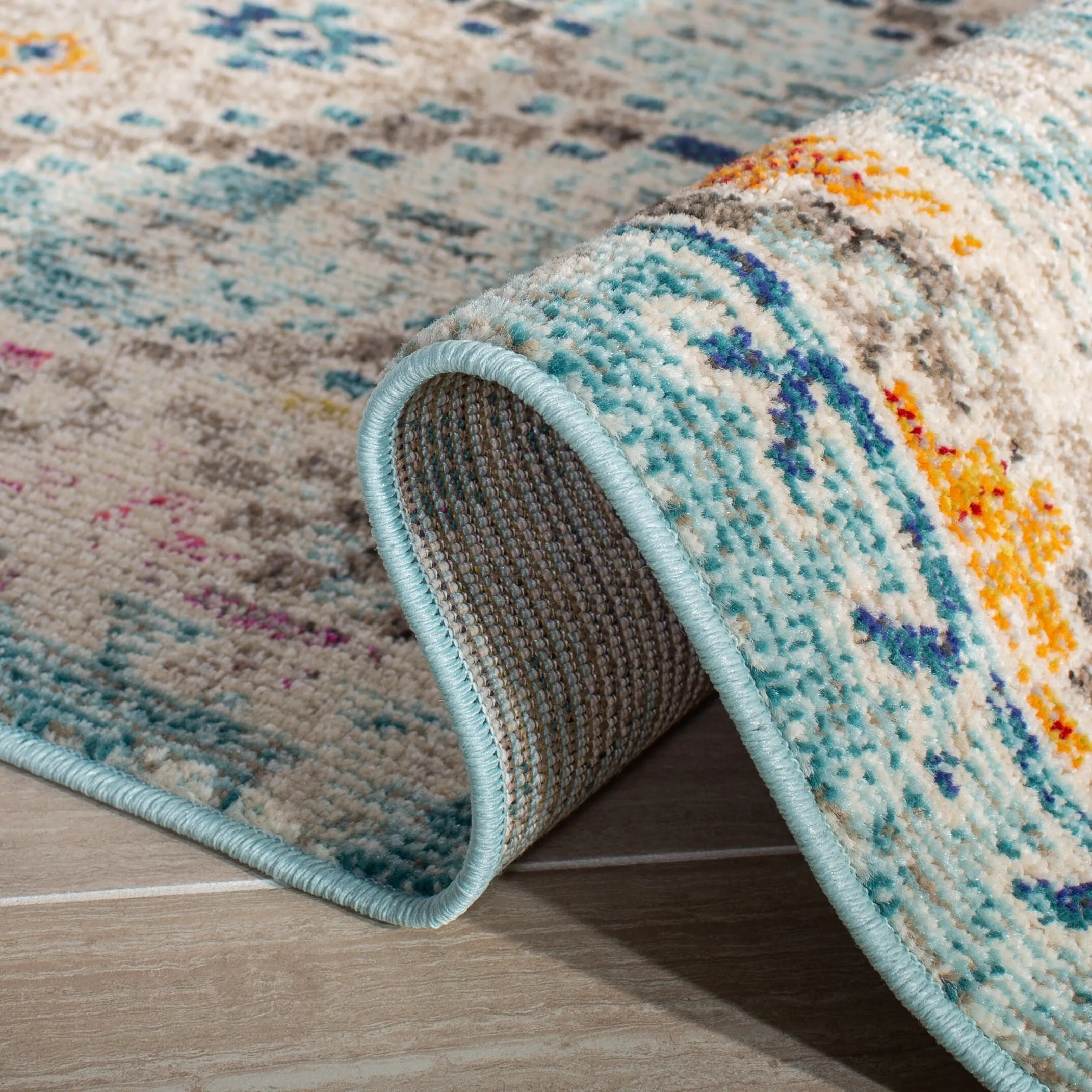 SAFAVIEH. Madison Hortensia Boho Diamond Distressed Rug