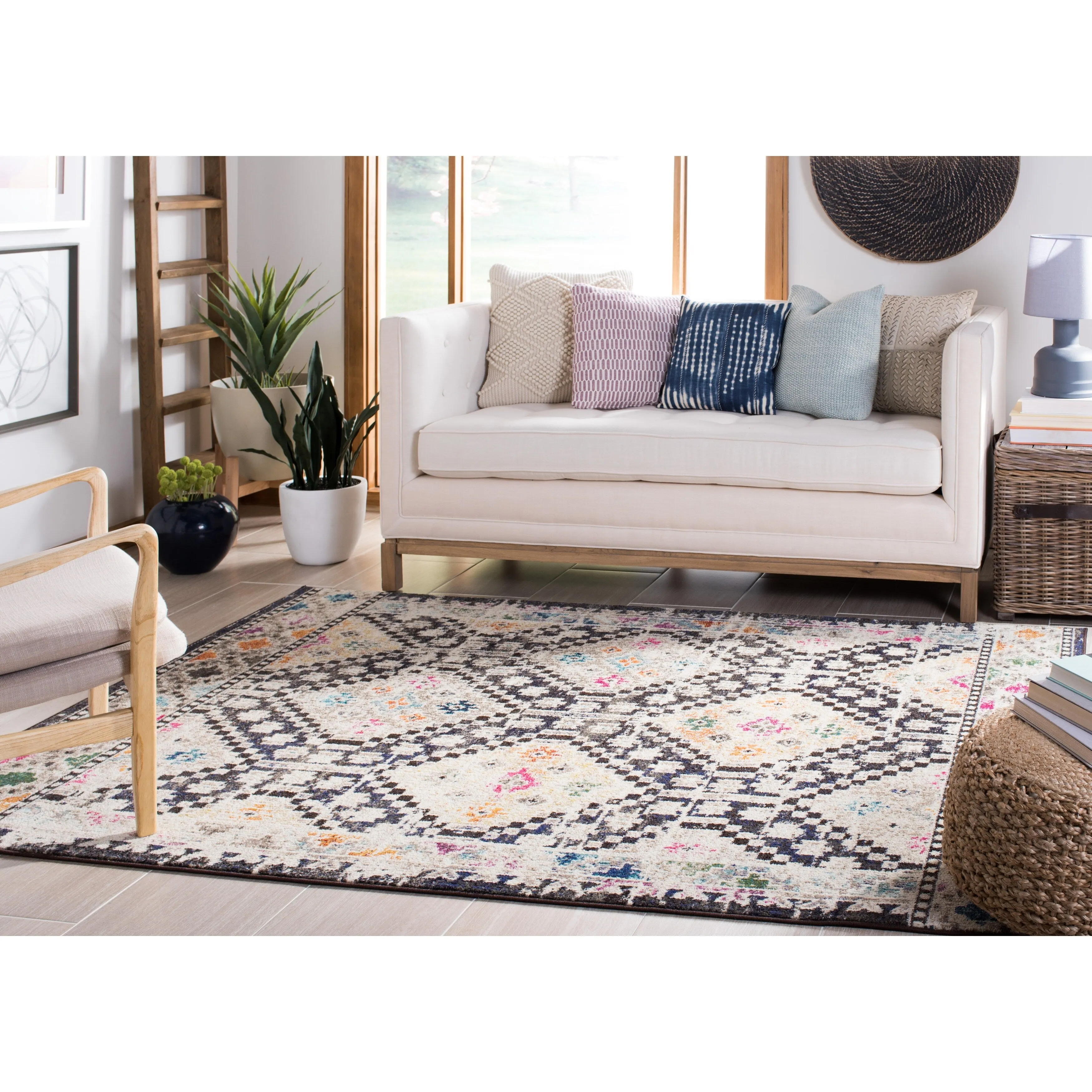 SAFAVIEH. Madison Hortensia Boho Diamond Distressed Rug