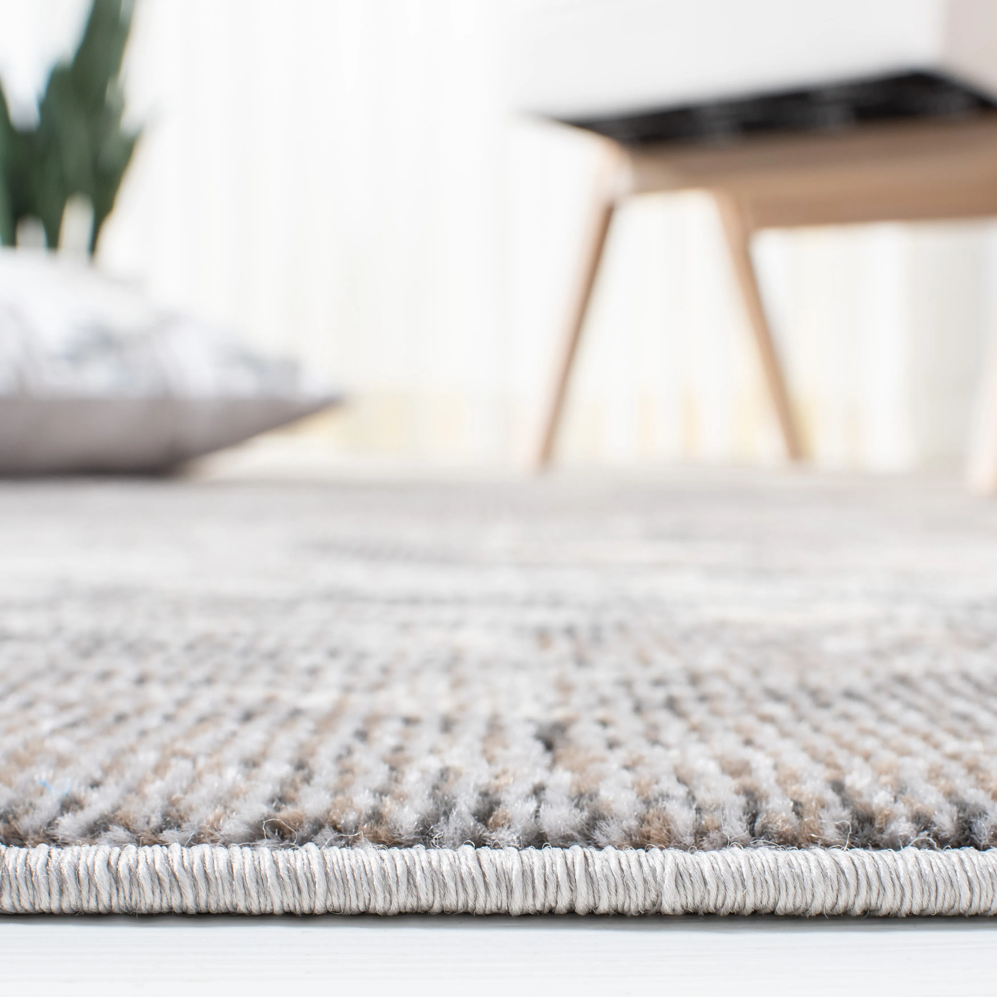 SAFAVIEH Madison Lawanda Modern Abstract Rug