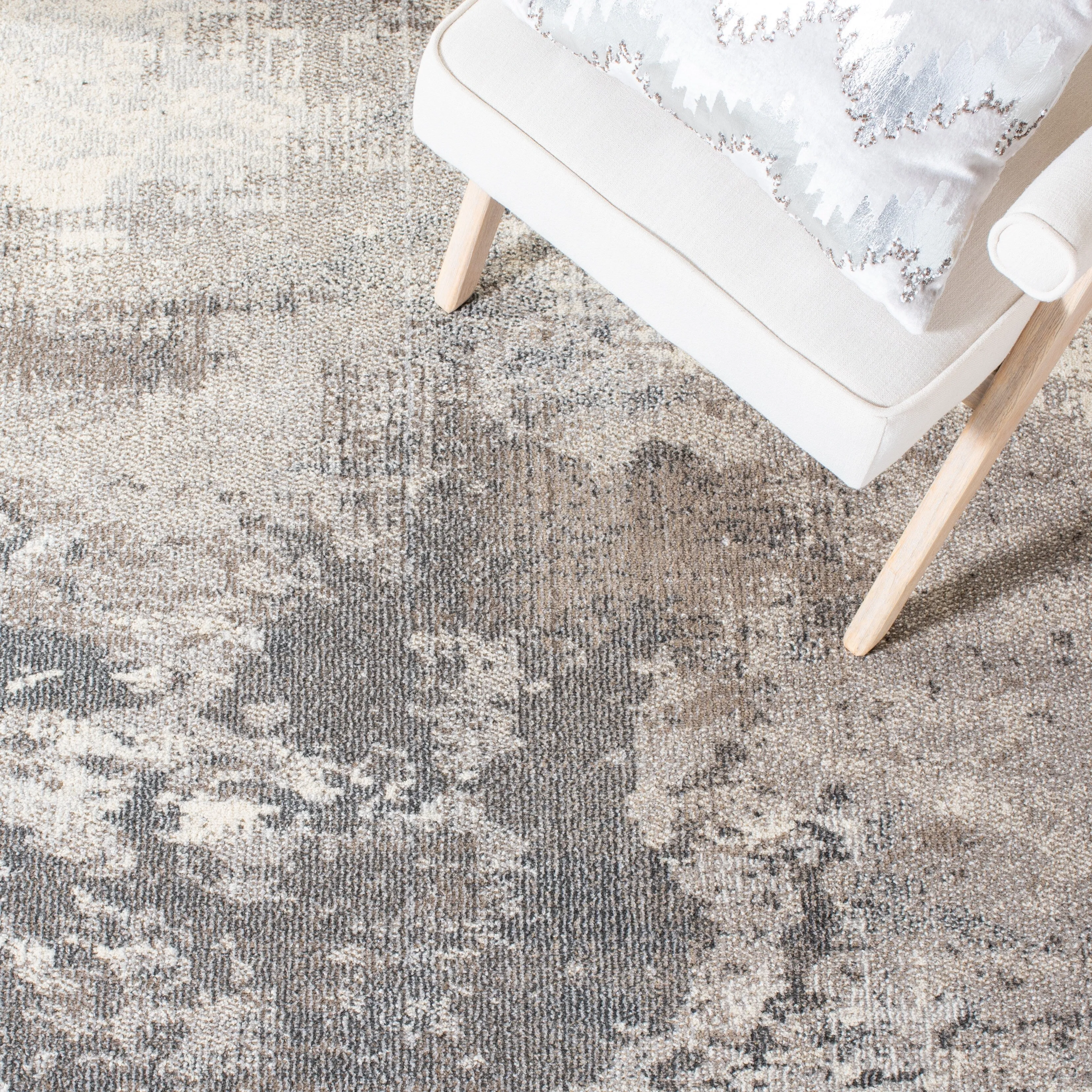 SAFAVIEH Madison Lawanda Modern Abstract Rug