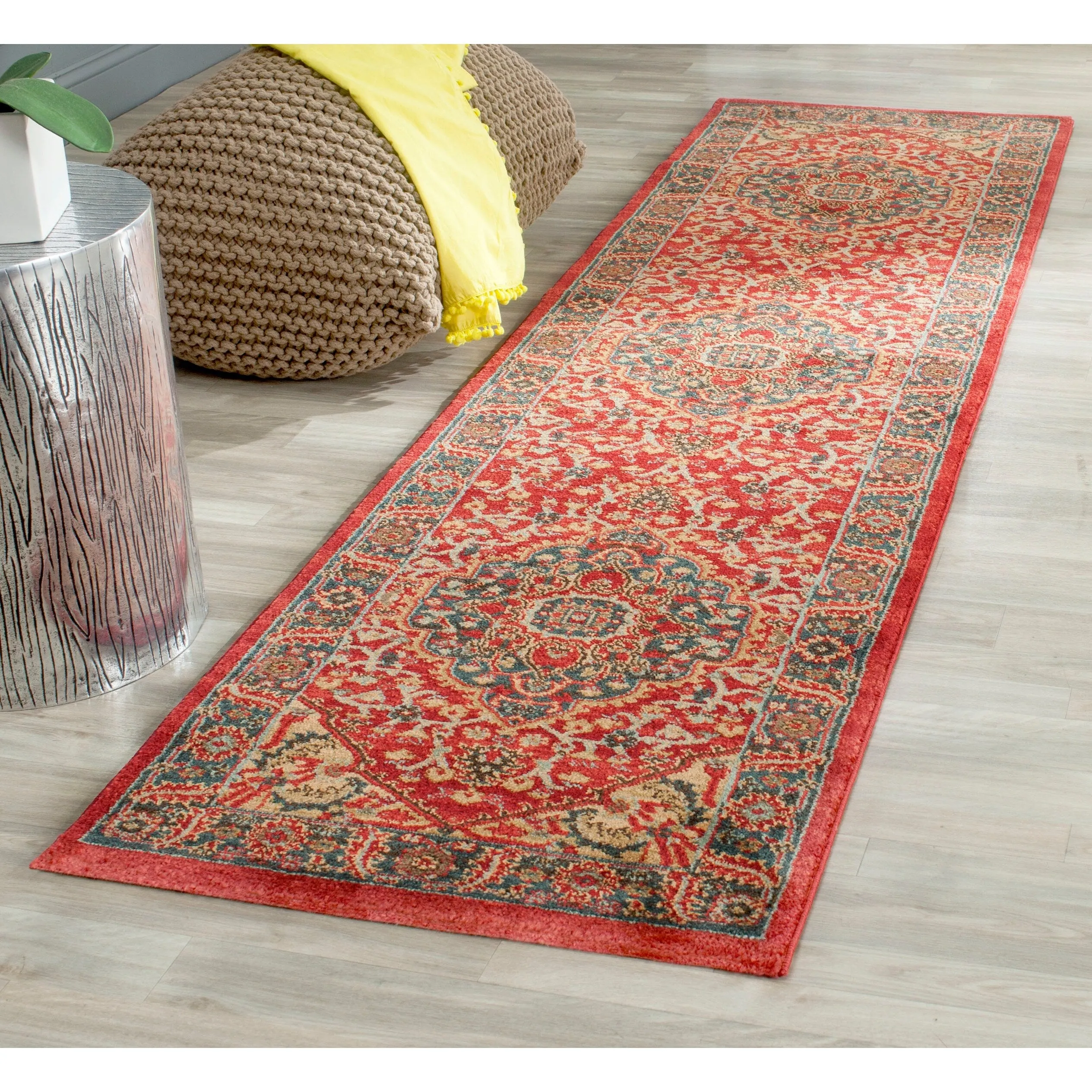 SAFAVIEH Mahal Elois Traditional Oriental Rug