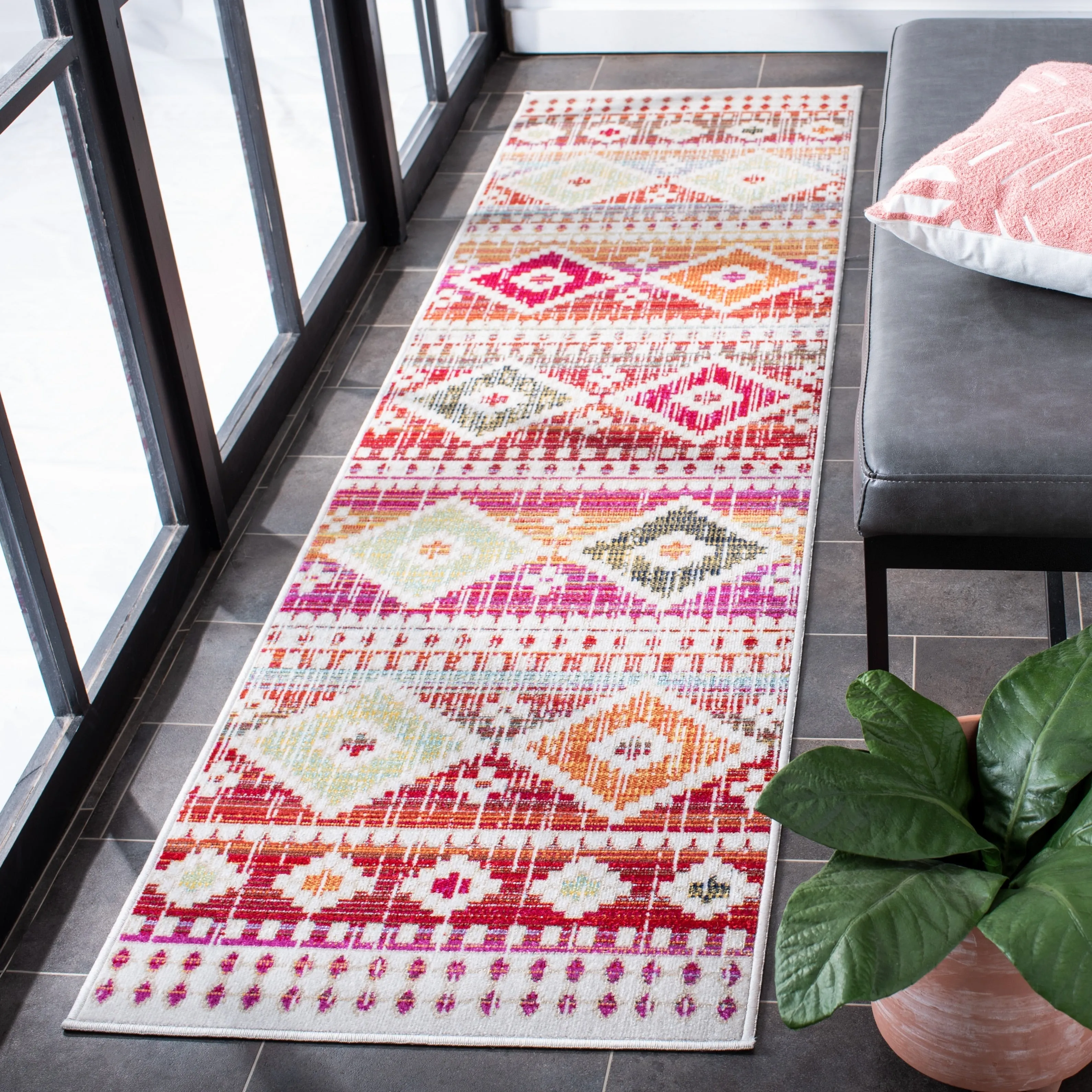 SAFAVIEH Montage Karnit Indoor/ Outdoor Waterproof Patio Backyard Rug