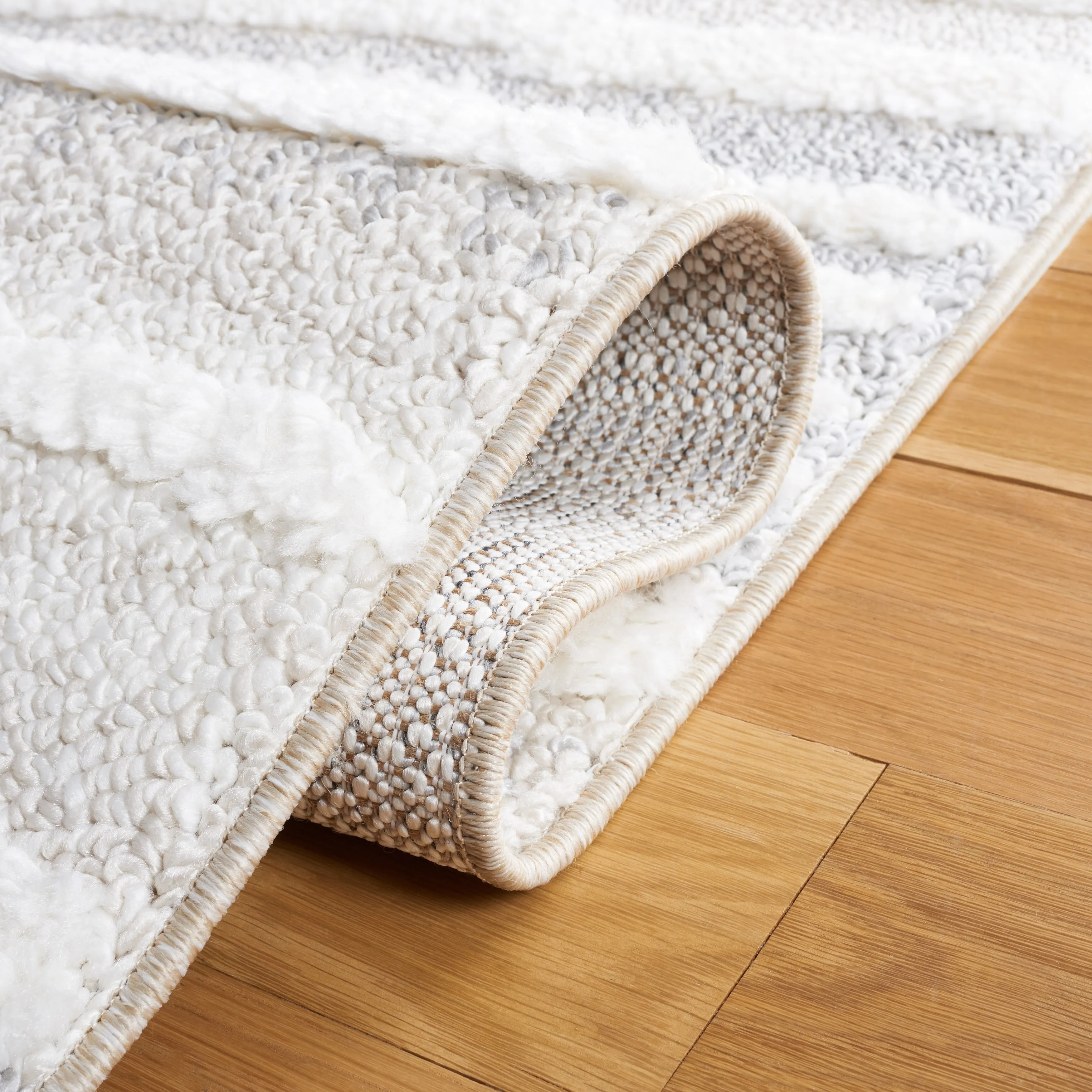 SAFAVIEH Moroccan Tassel Shag Eftimia 2-inch Thick Rug