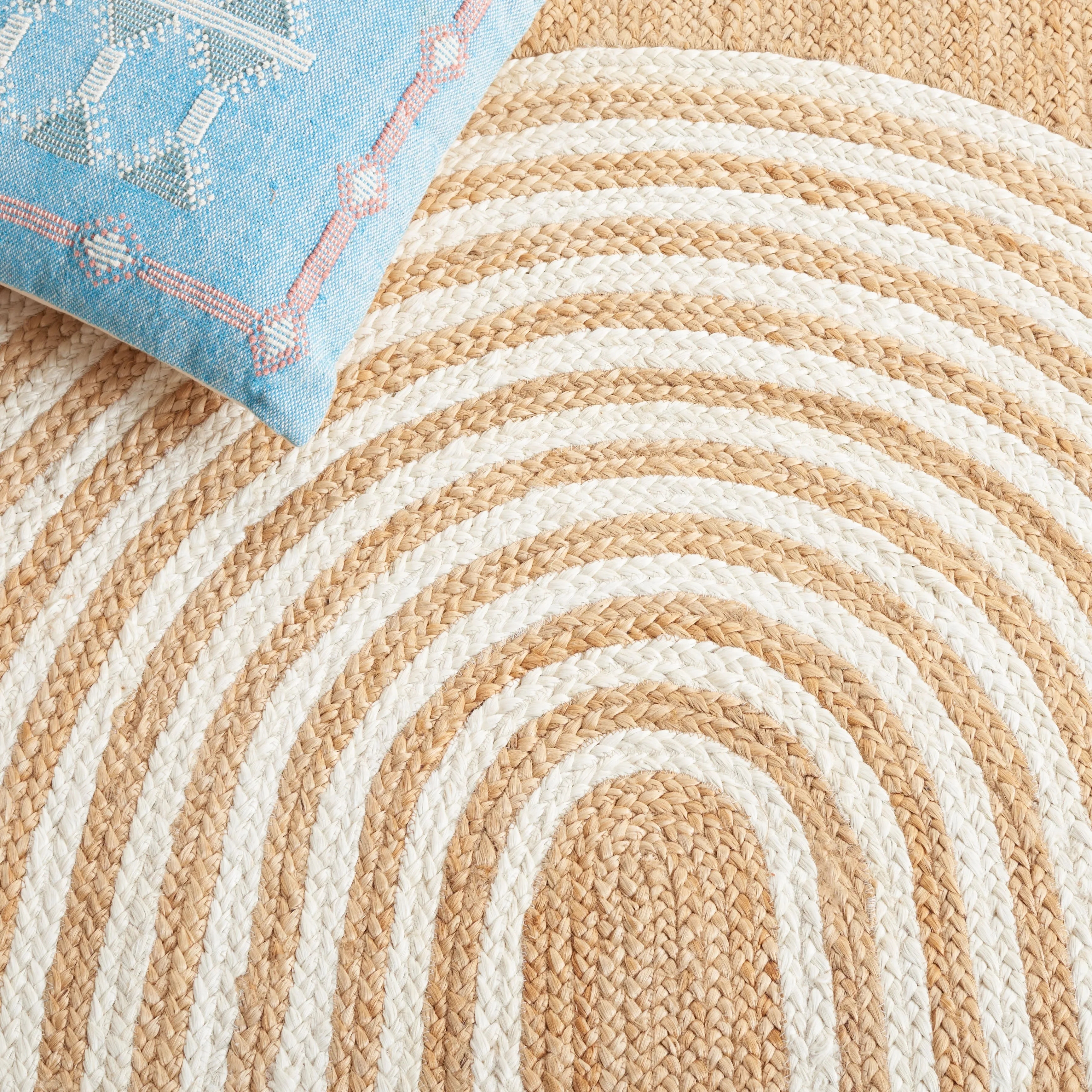 SAFAVIEH Natural Fiber Hazelle Casual Jute Rug.