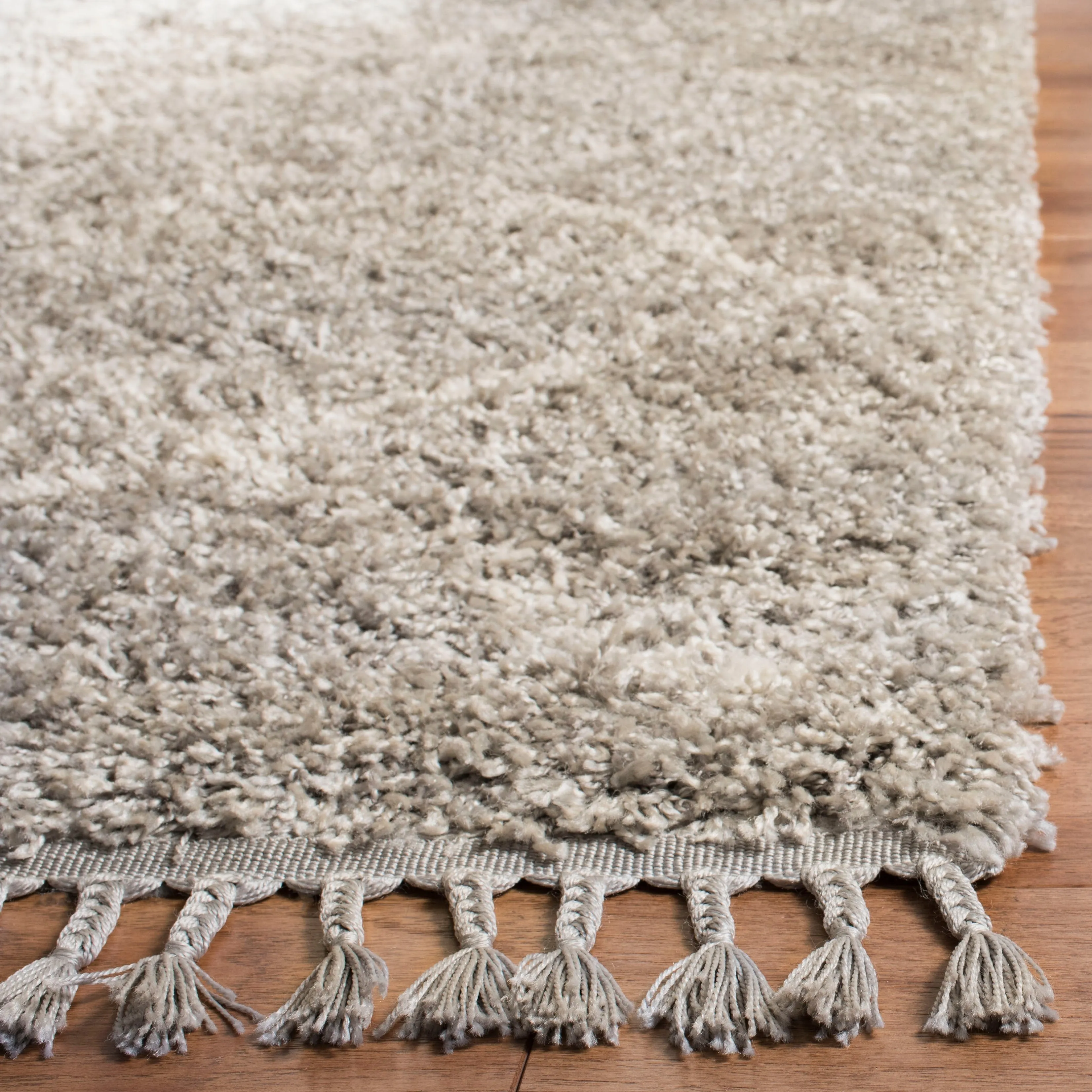 SAFAVIEH Pro Lux Shag Nazmije Moroccan Tassel 2.4-inch Thick
