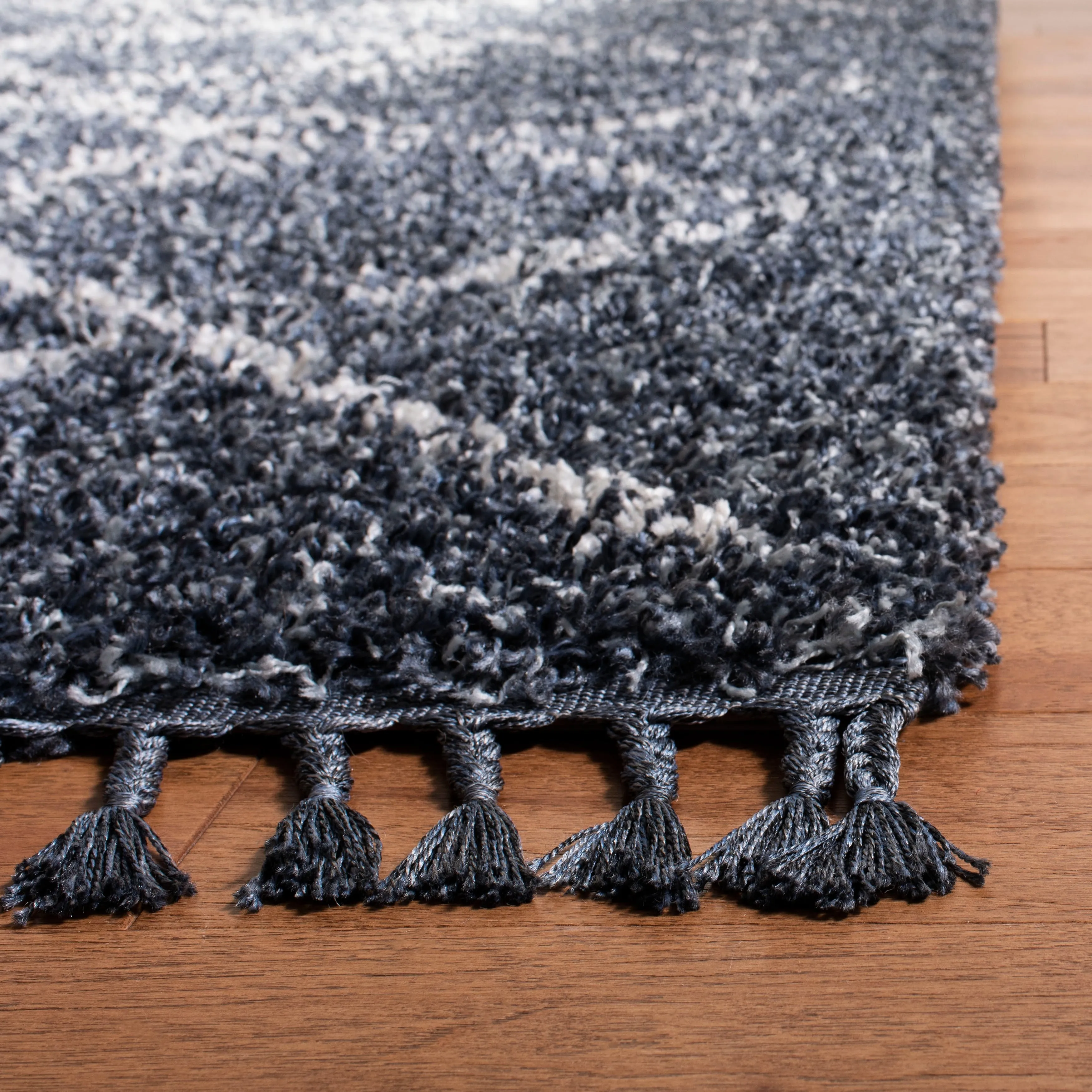 SAFAVIEH Pro Lux Shag Nazmije Moroccan Tassel 2.4-inch Thick