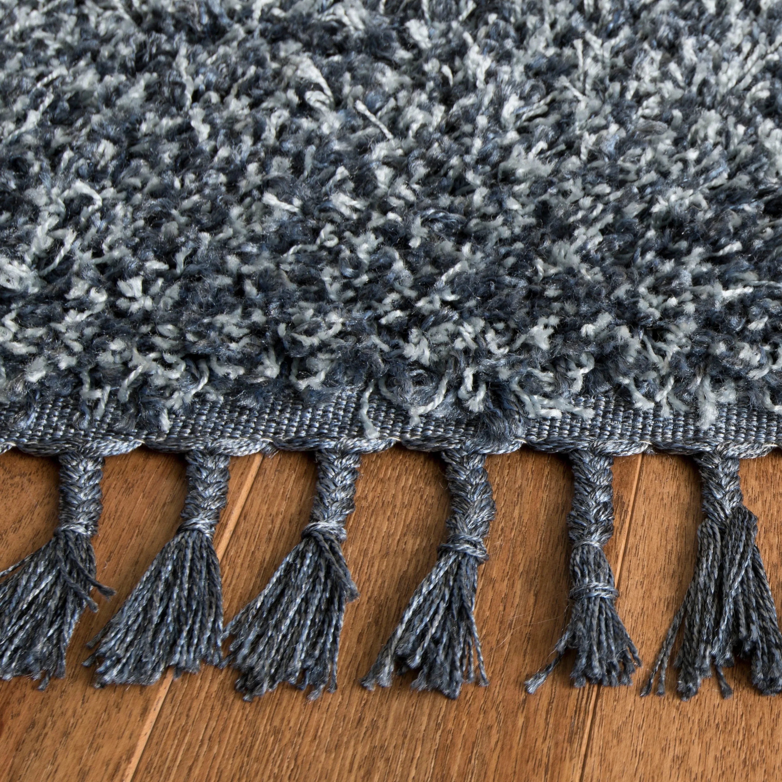 SAFAVIEH Pro Lux Shag Nazmije Moroccan Tassel 2.4-inch Thick